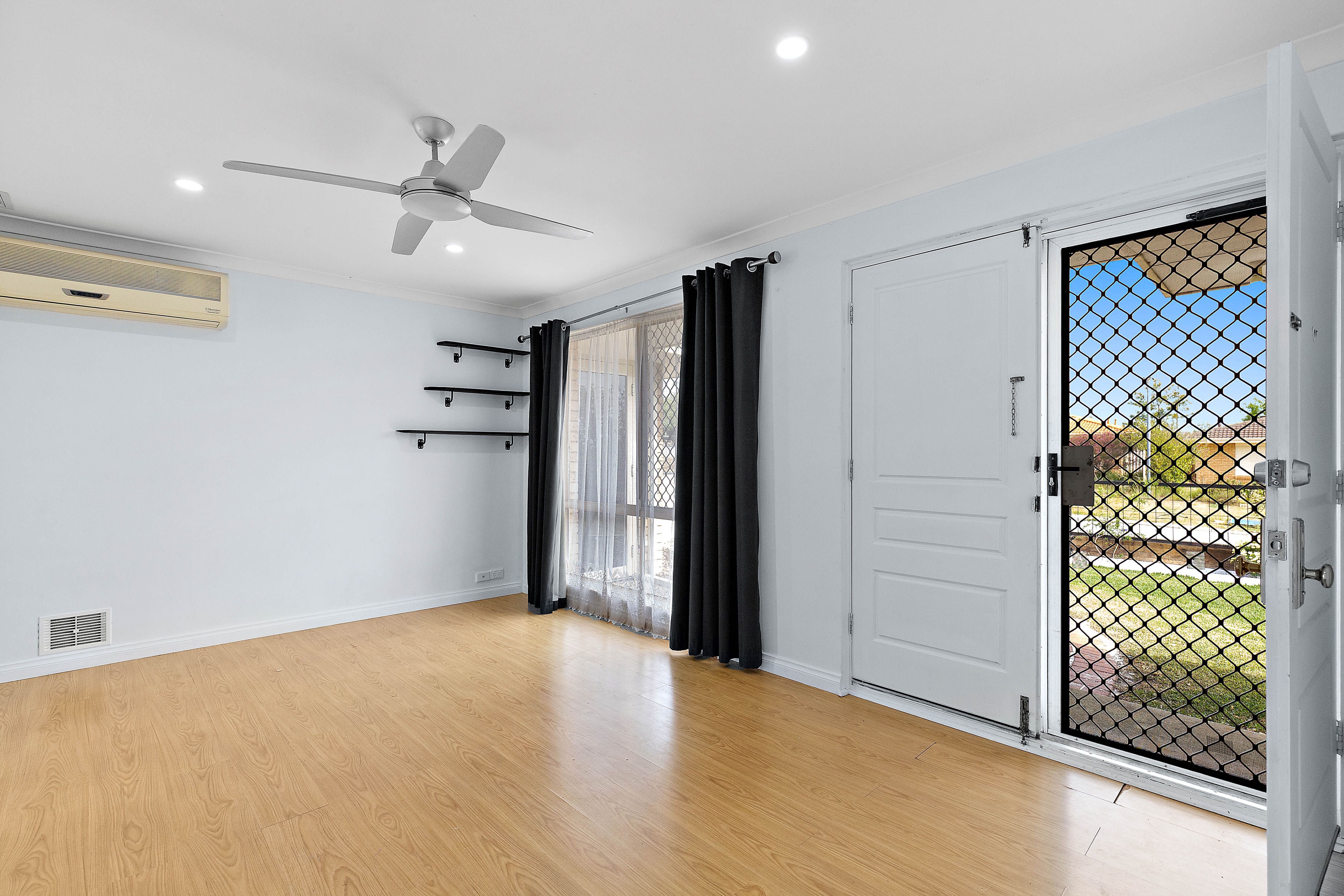 45 Tunnicliffe Street — photo 14 of 23
