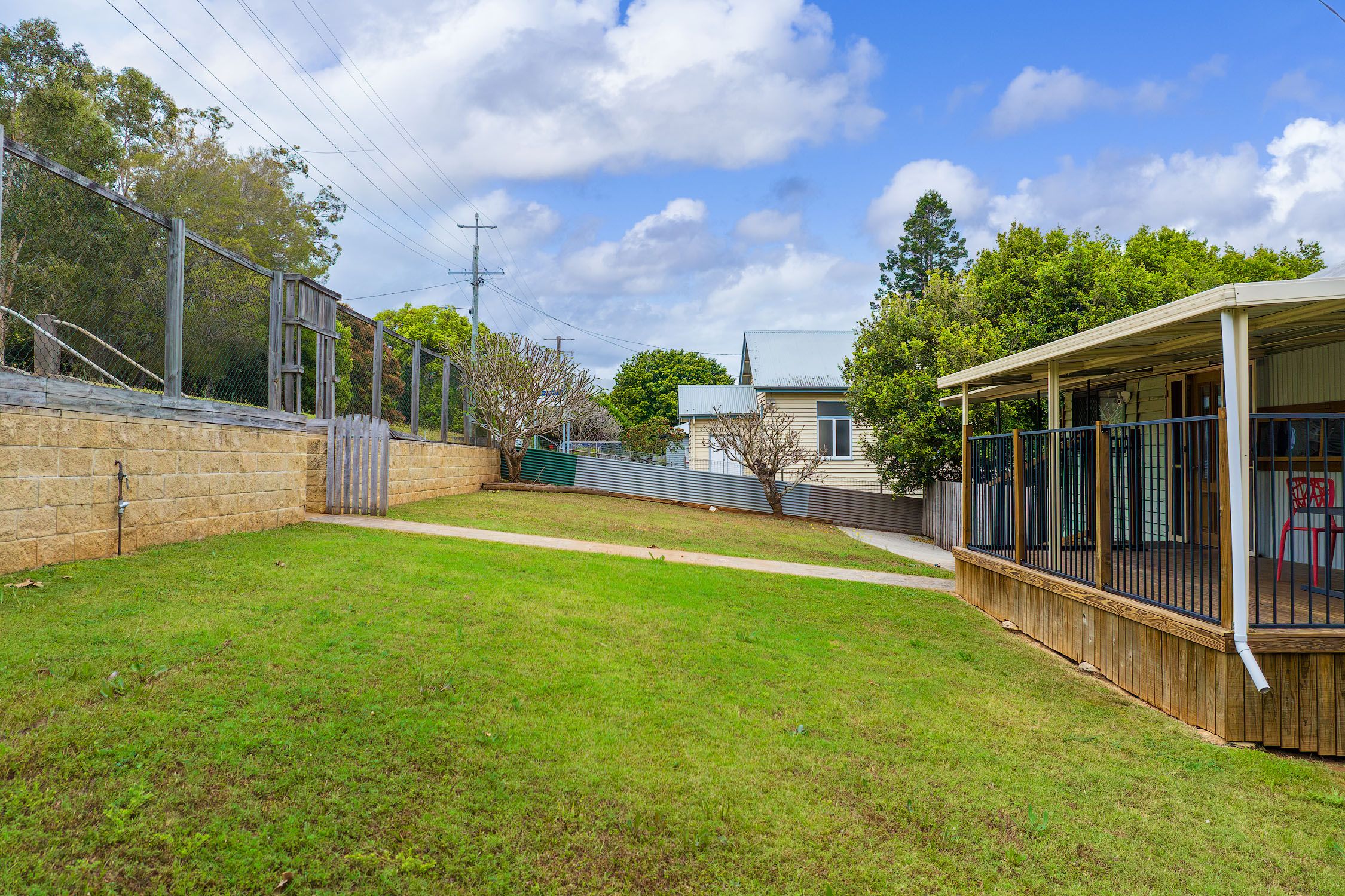 9 Crown Road — photo 6 of 8