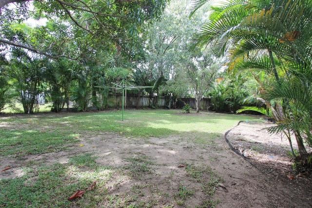 4 Hickory Street, Holloways Beach, QLD 4878