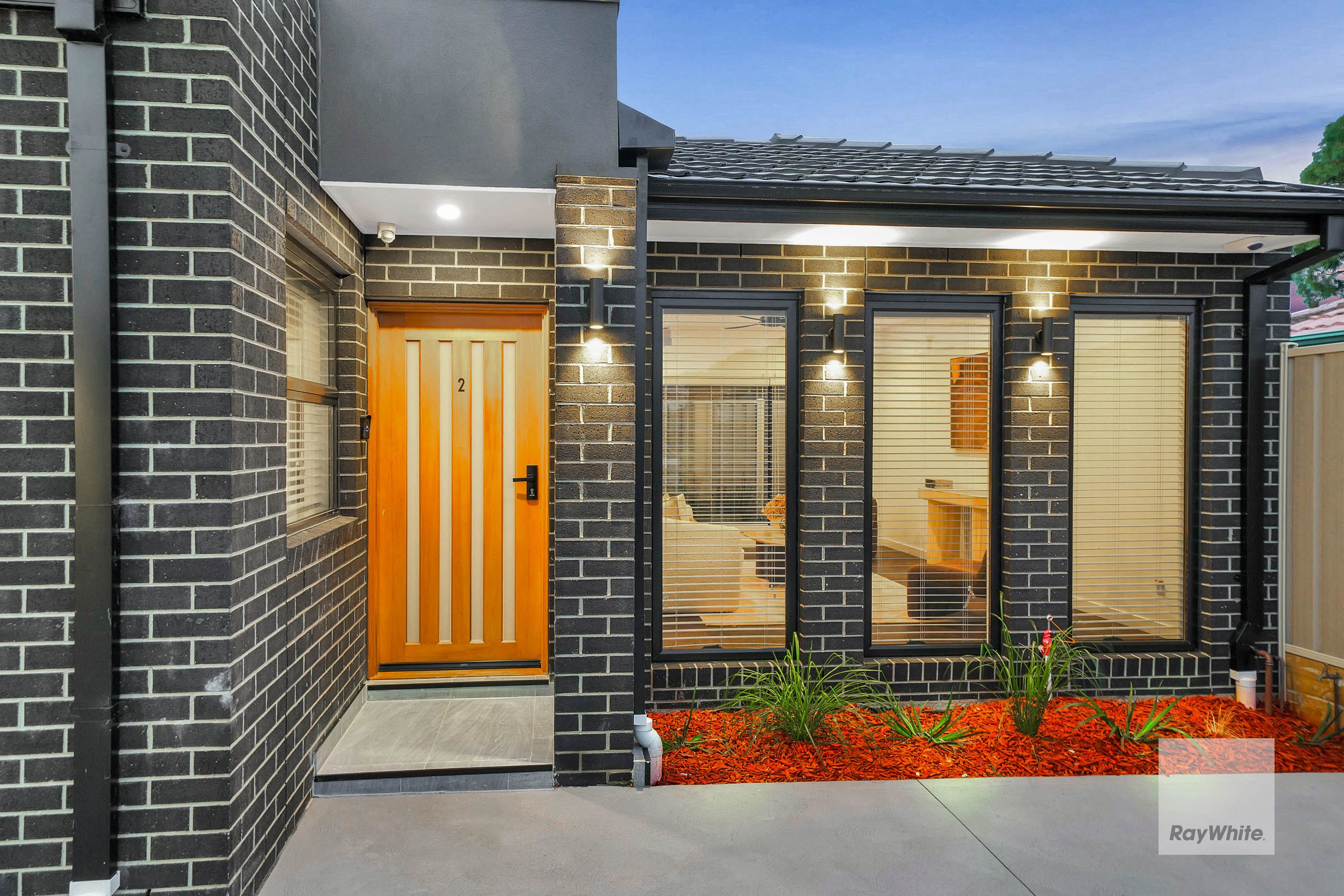 2/4 Dymock Court, Craigieburn, VIC 3064