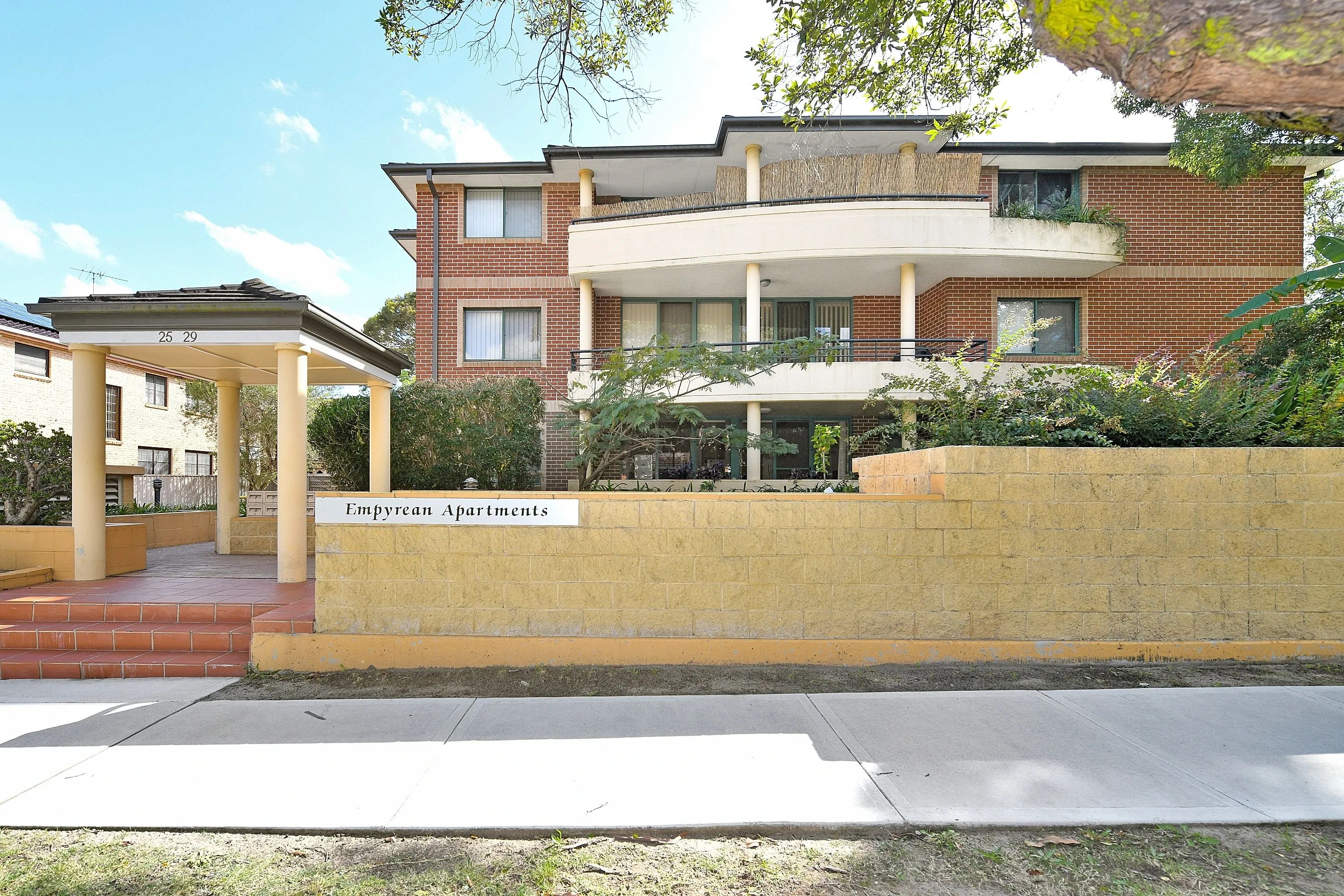 3/25-29 Seventh Avenue — photo from Ray White Canterbury