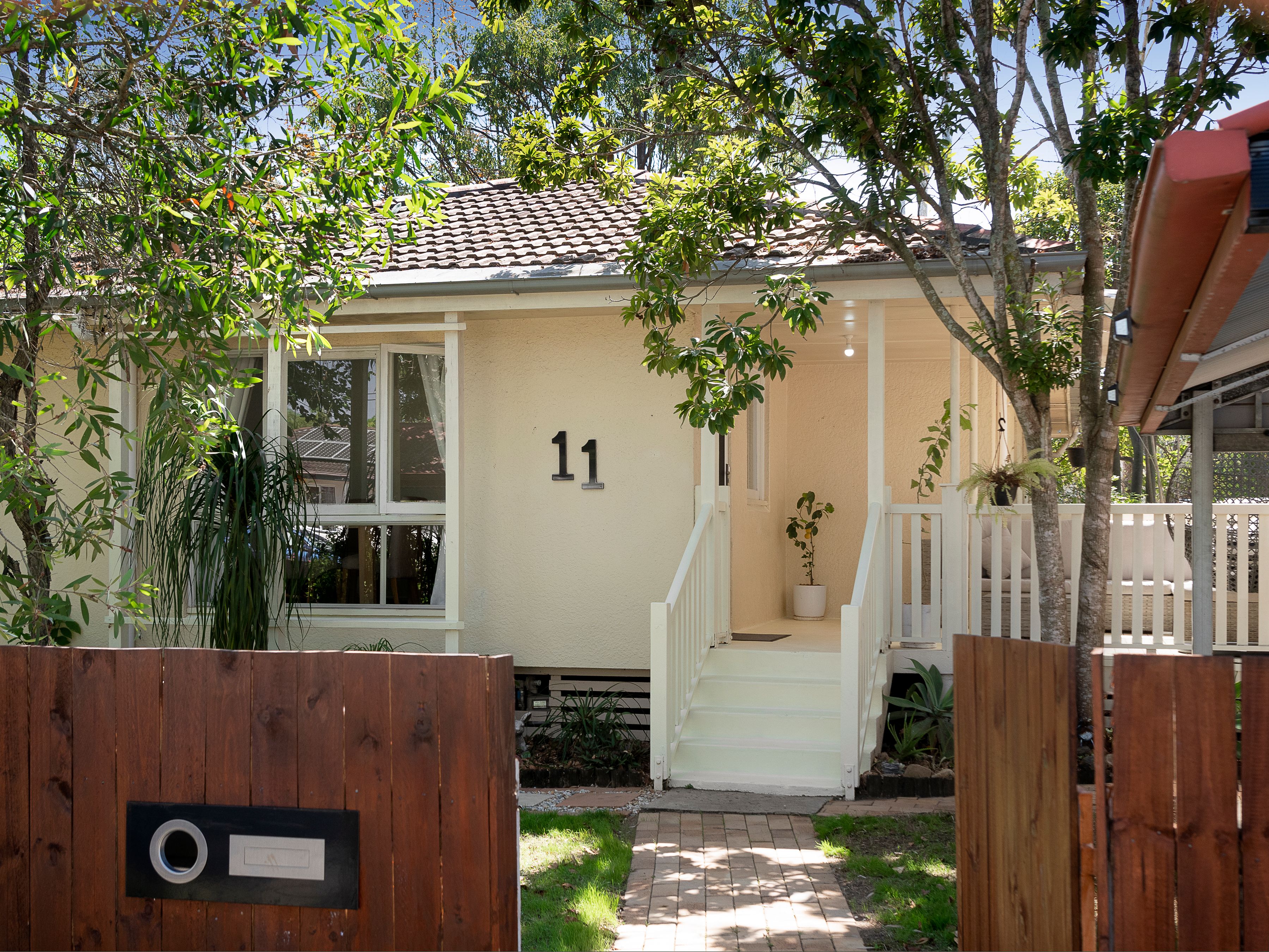 11 Petrie Street, Leichhardt QLD 4305