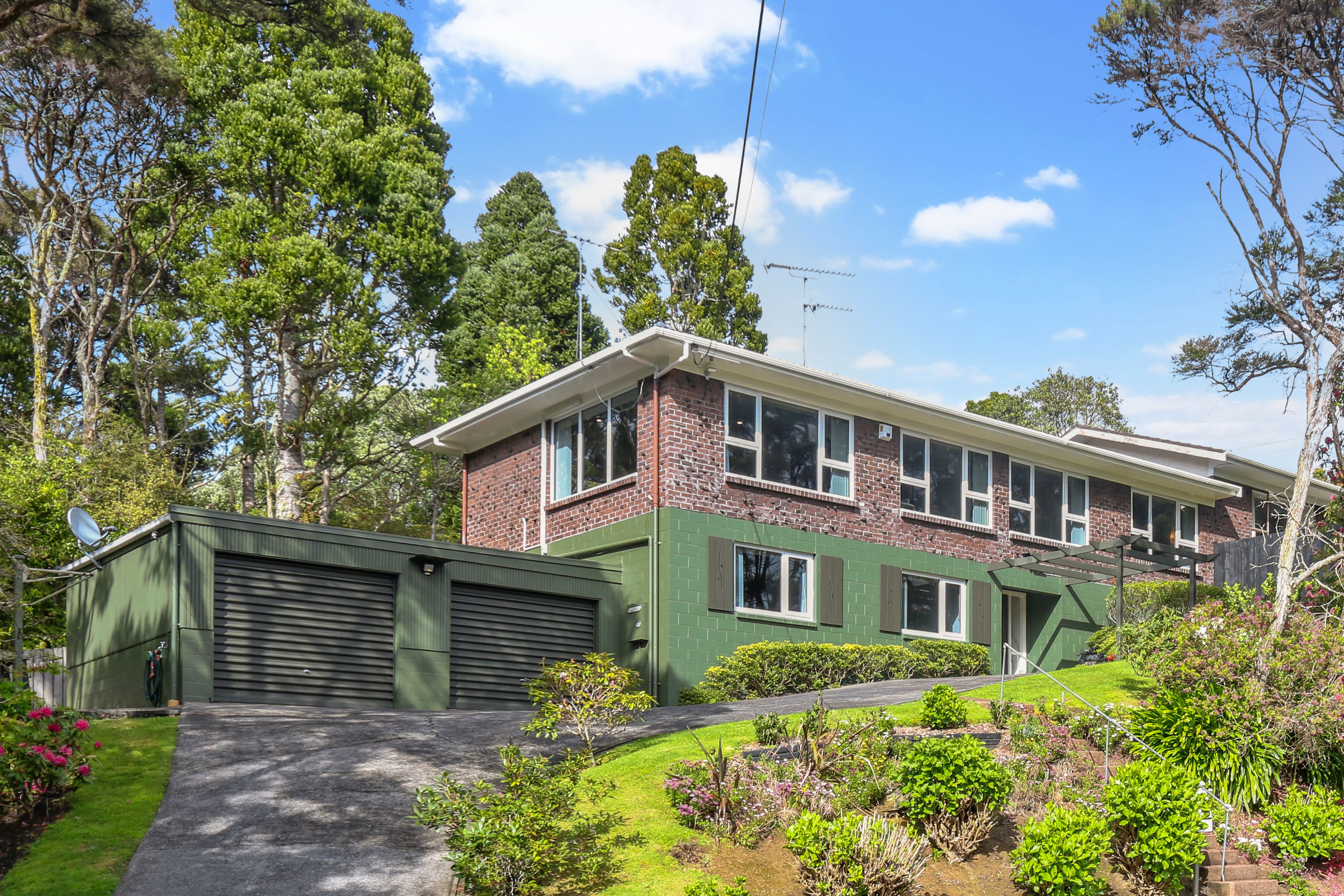 83 Woodfern Crescent, Titirangi, Waitakere City