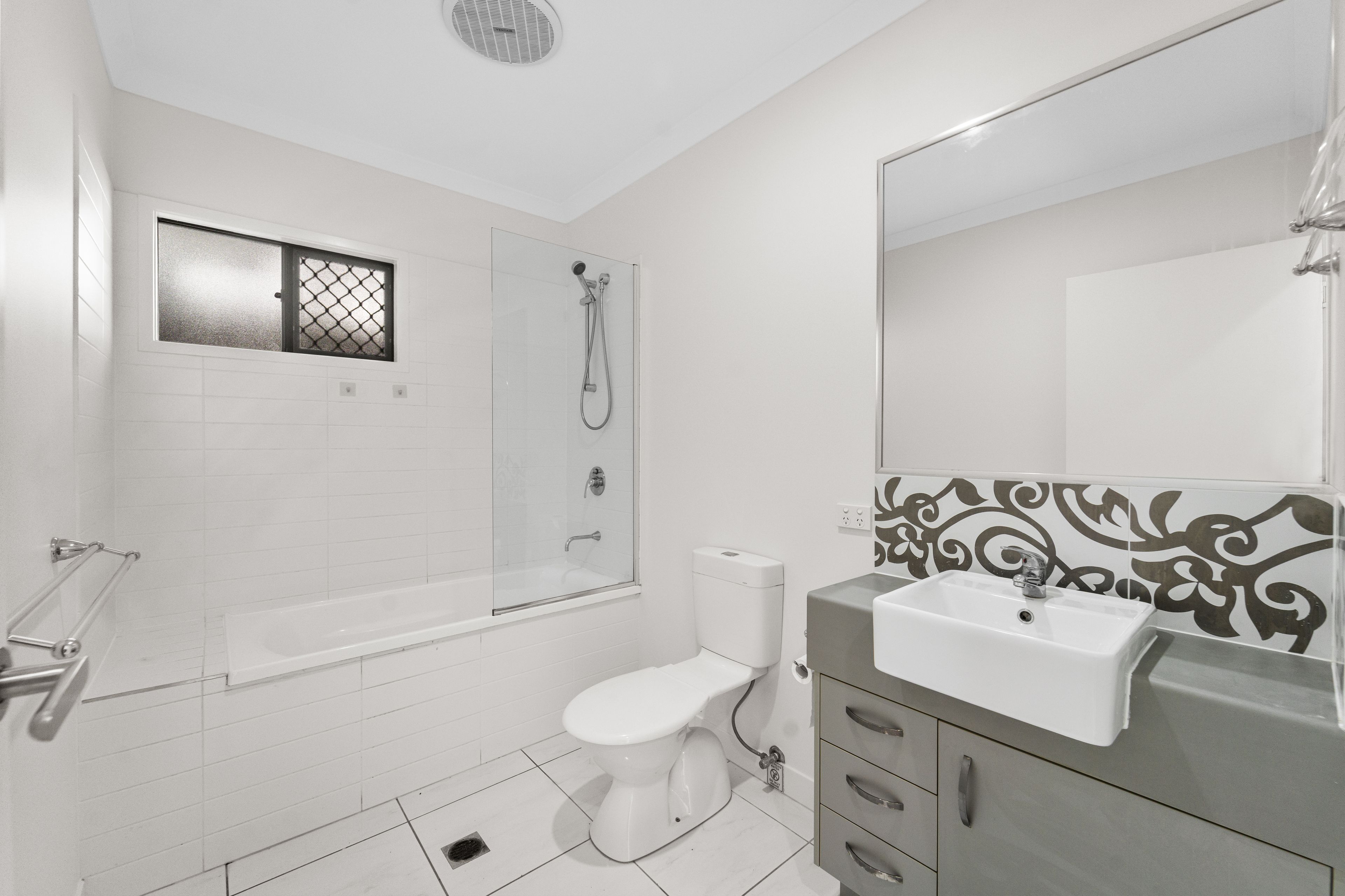 60 Mount Kaputar Avenue — photo 11 of 15