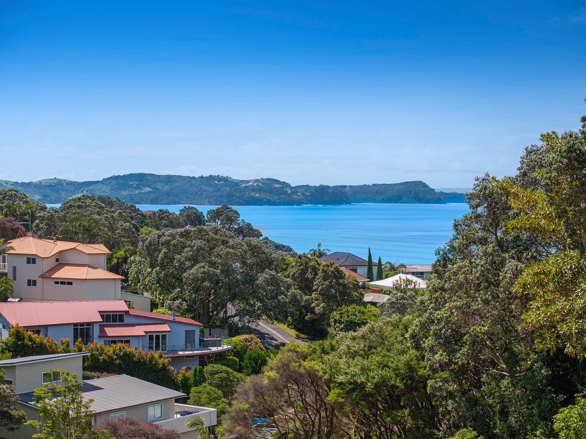 304C Whangaparaoa Road, Red Beach, Rodney