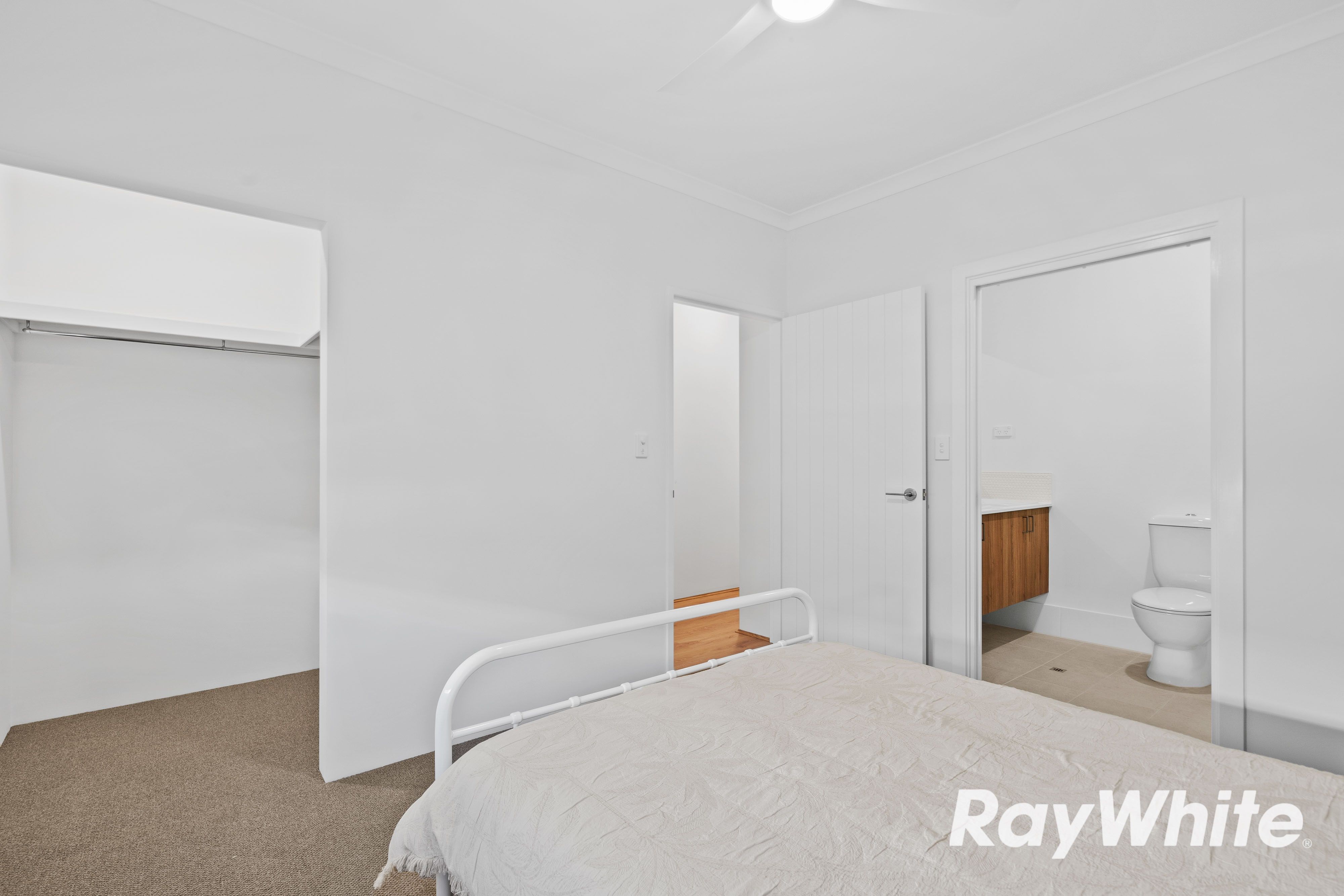 22/101 Oakleigh Drive — photo 8 of 25
