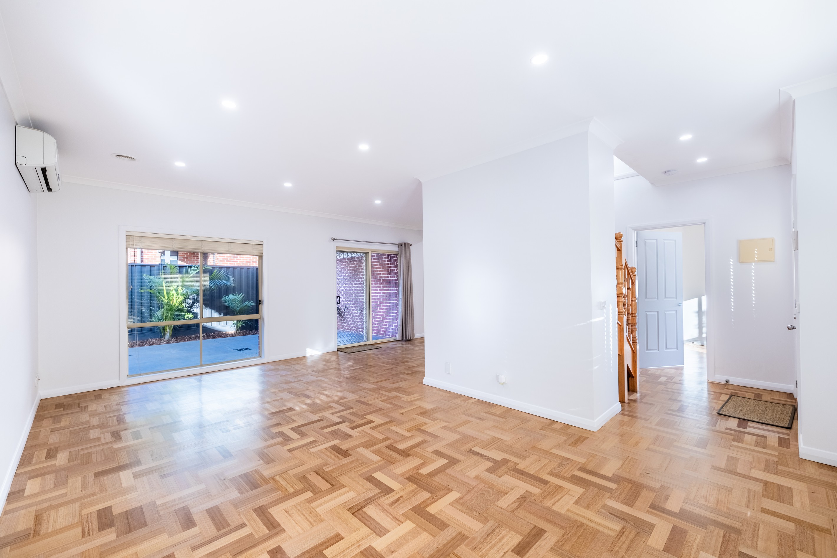 2/12 Clarendon Avenue, Oakleigh South, VIC 3167