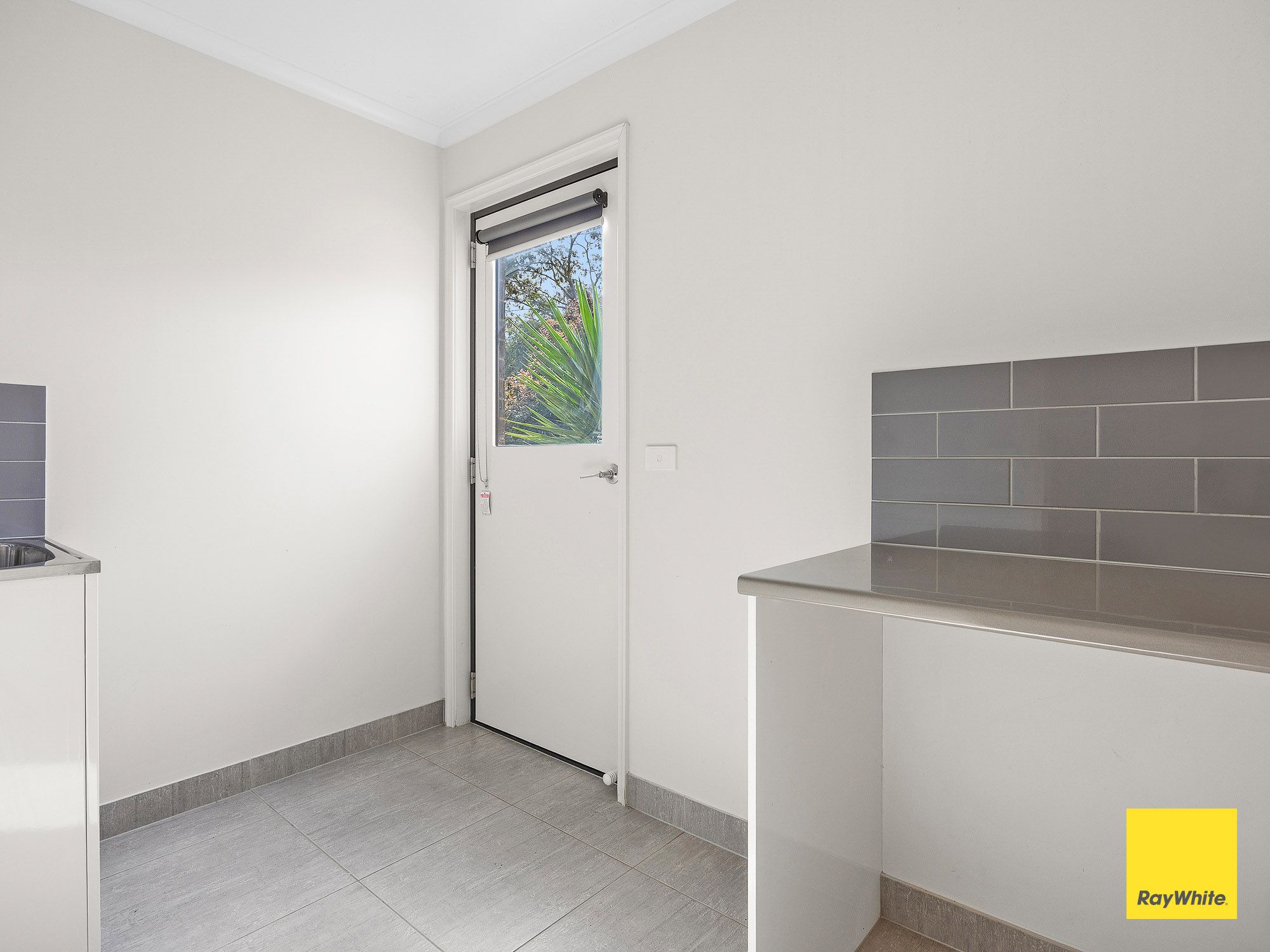 2/1C Lester Street — photo 13 of 18