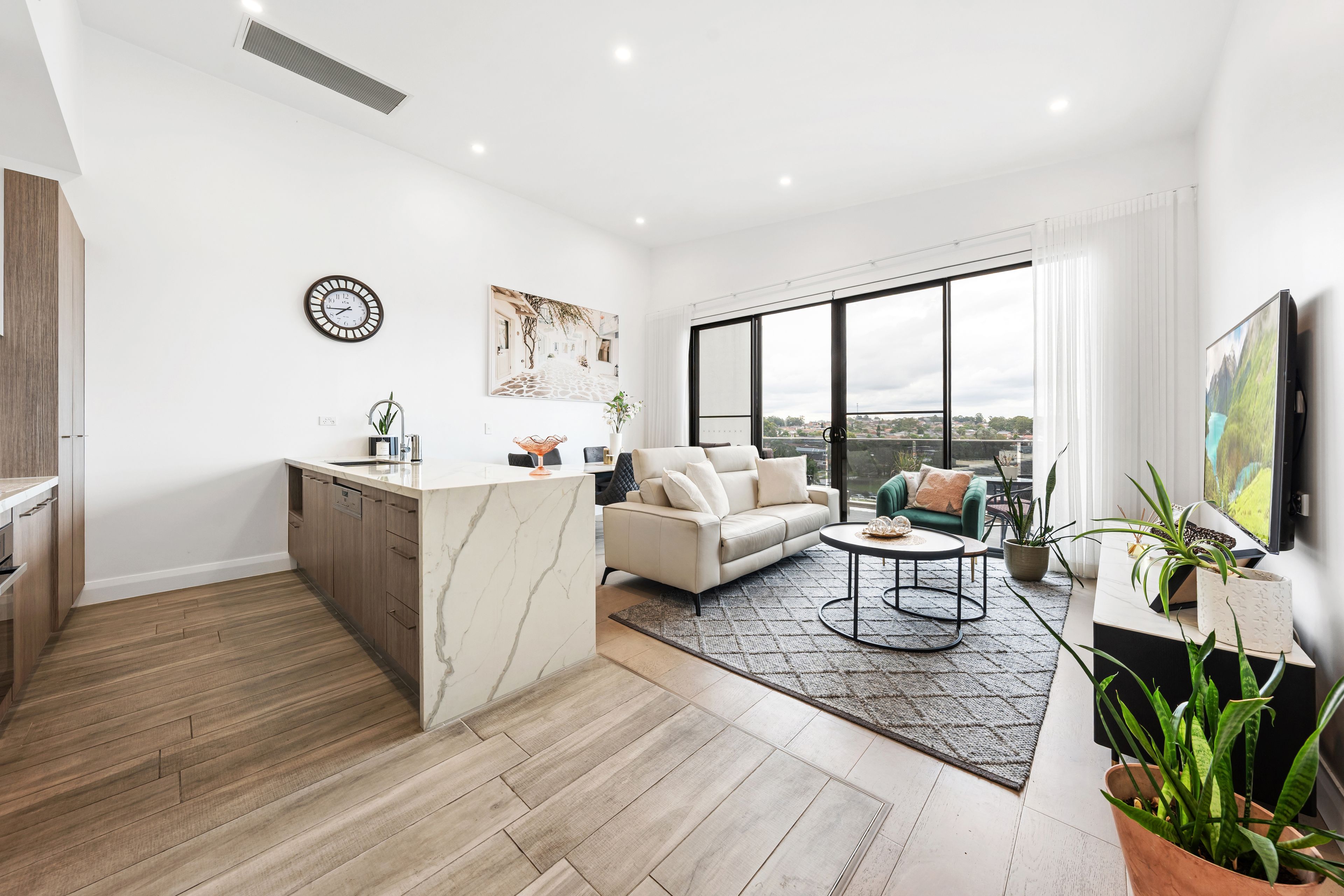 806D/2 Calabria Lane, Prairiewood, NSW 2176