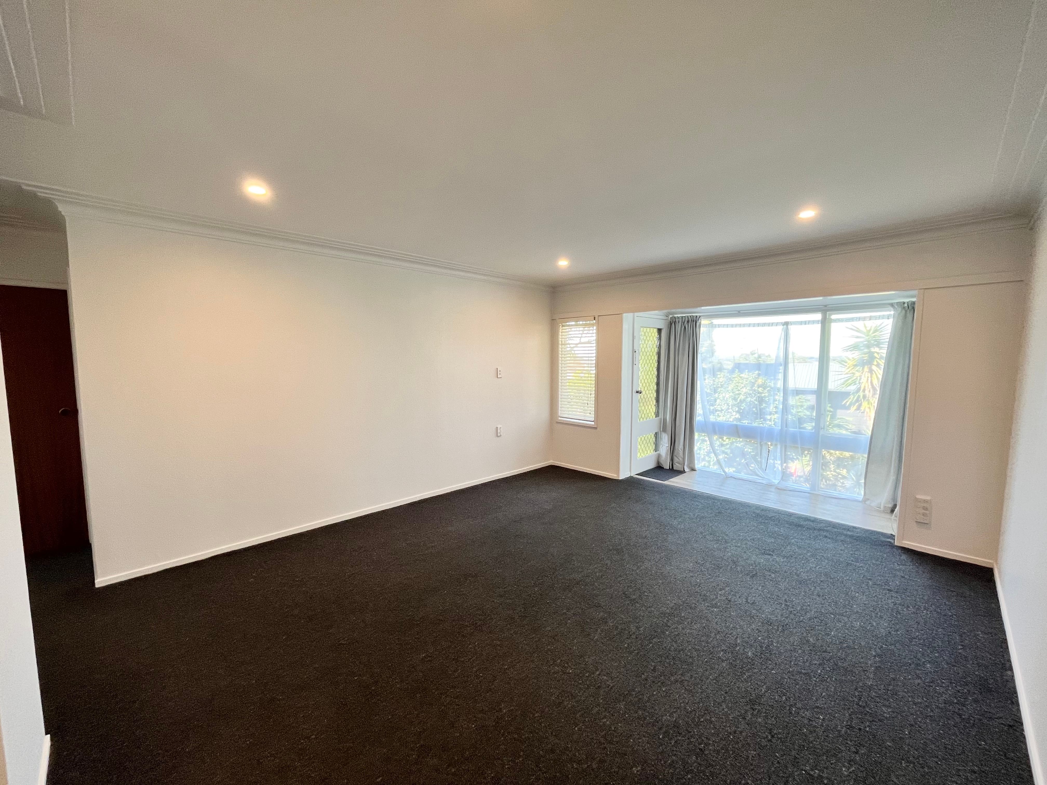 1/1 De Val Drive, Titirangi, Waitakere City