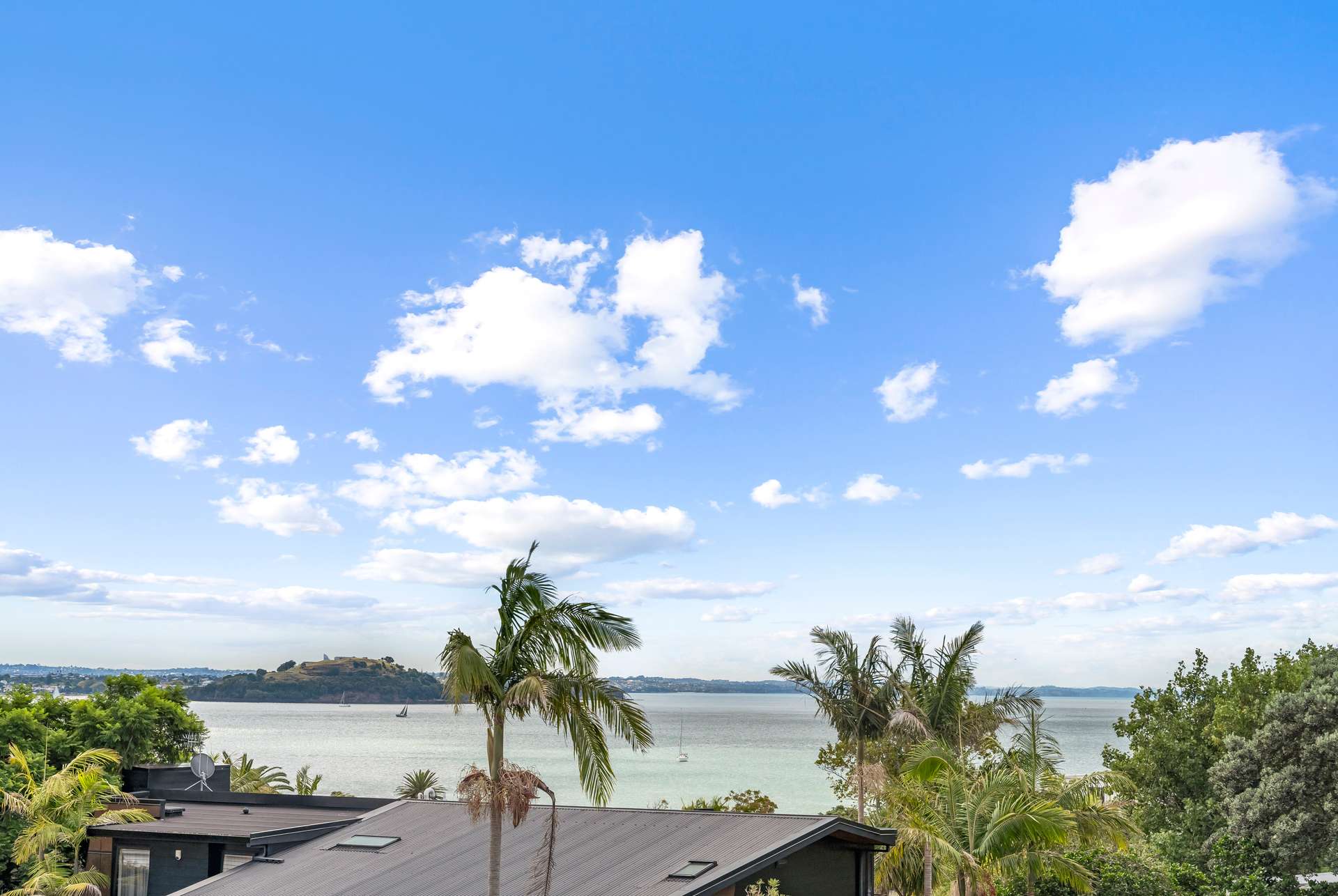 42 Ronaki Road photo 1