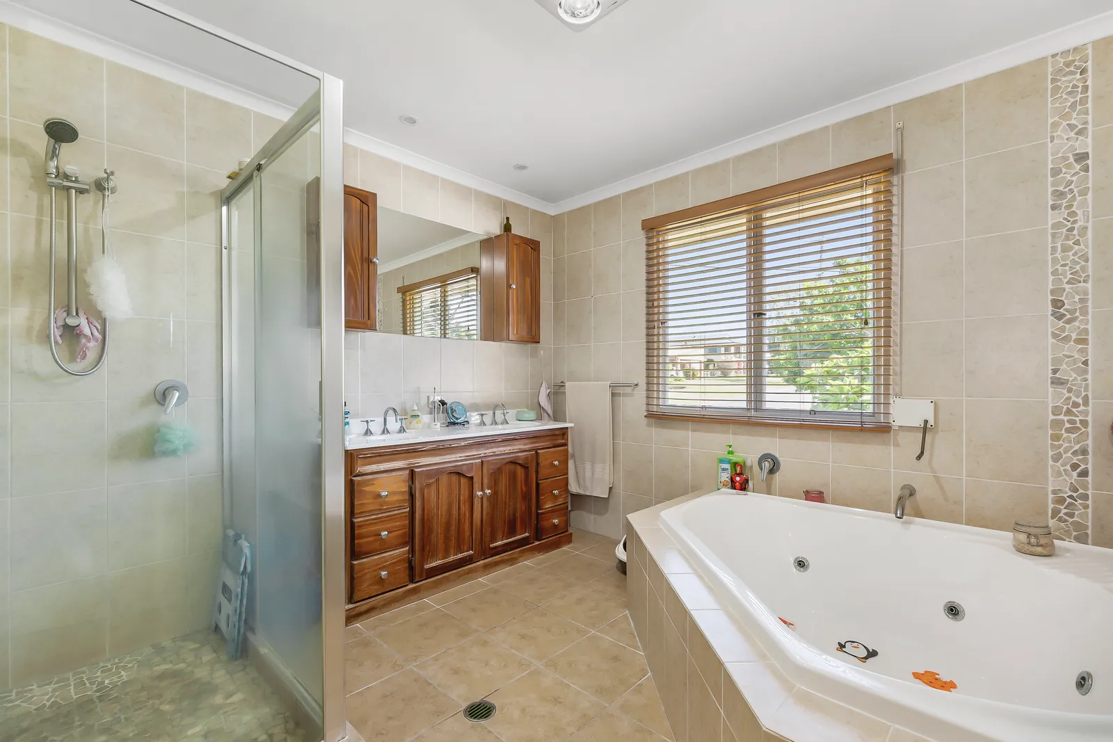 24 Westcliffe Street, Banyo