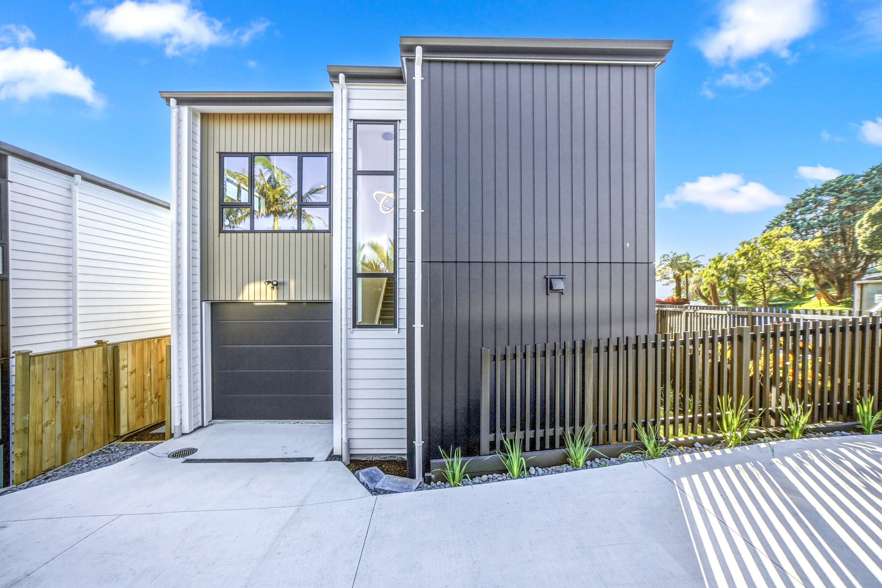 16A & 16D Madison Place, Forrest Hill, North Shore City