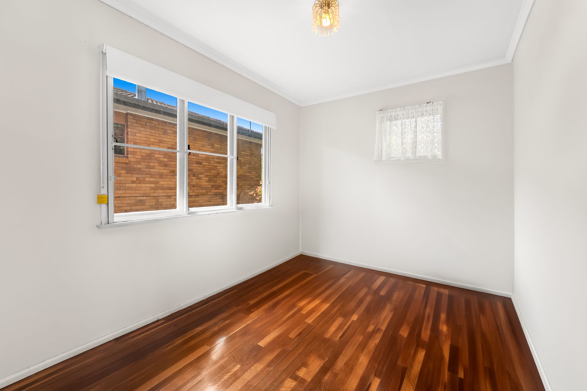16 Railway Street — photo 8 of 13