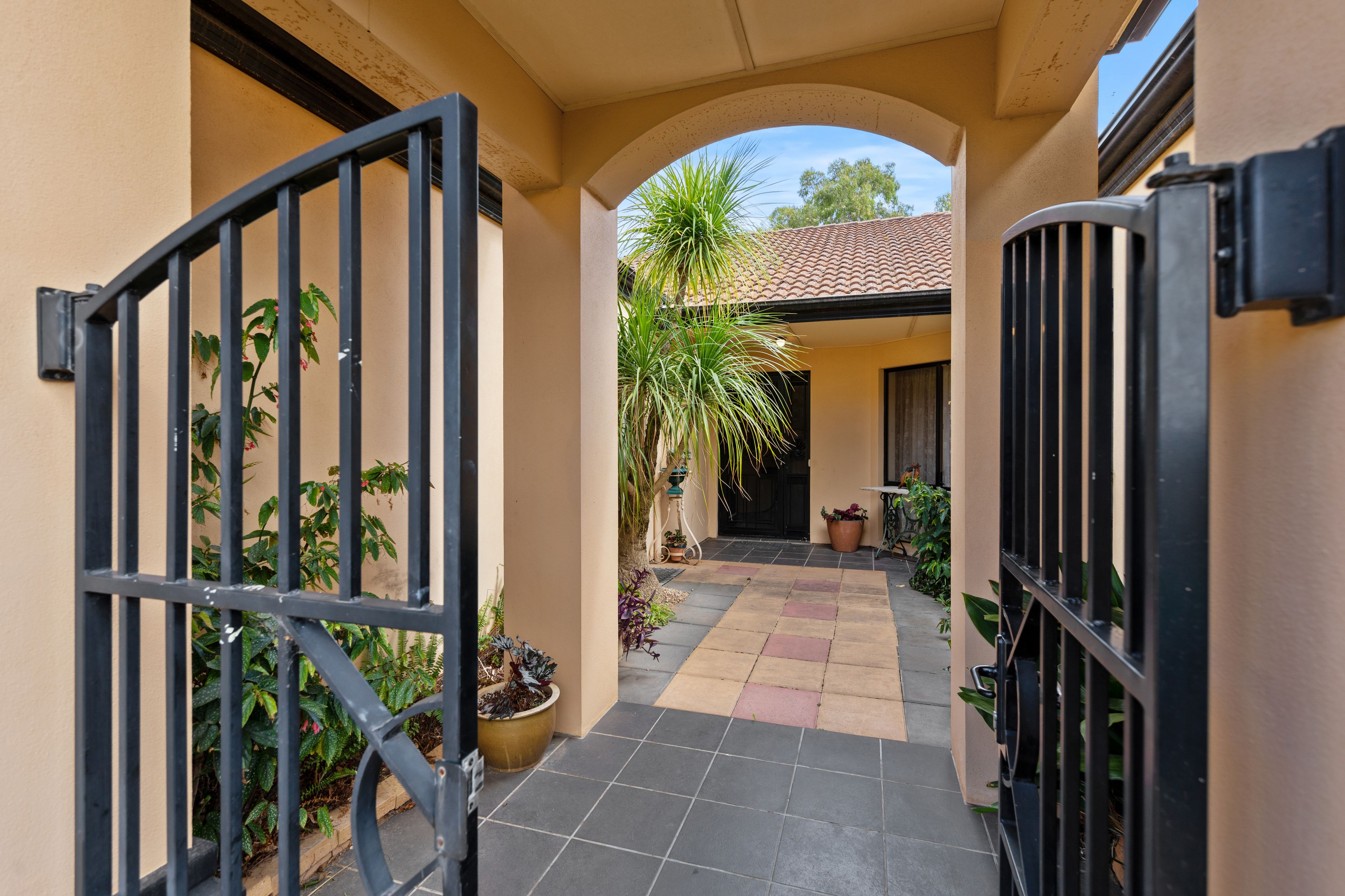 3 Tilbrook Avenue, Clare, SA 5453