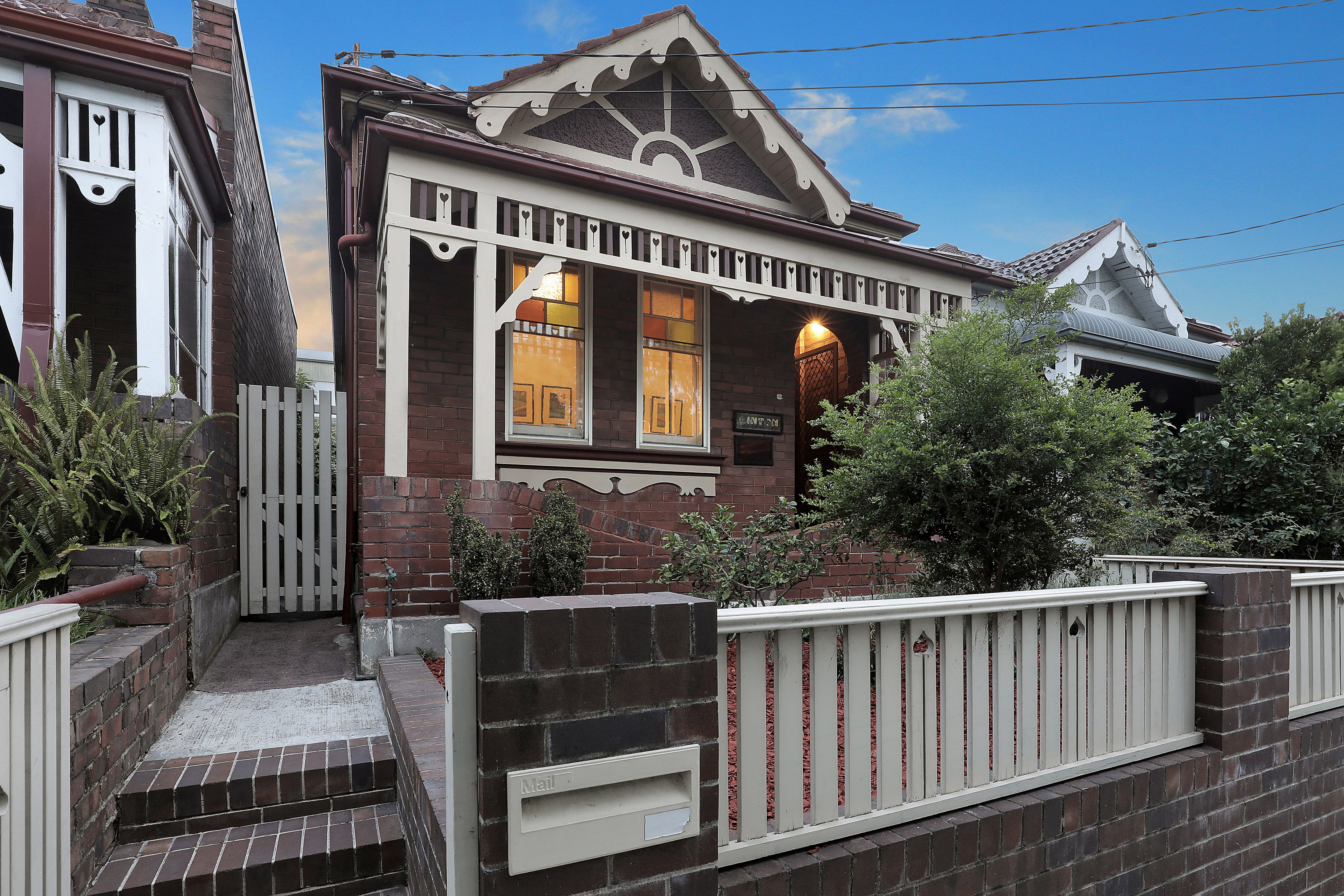 82 Unwins Bridge Road
