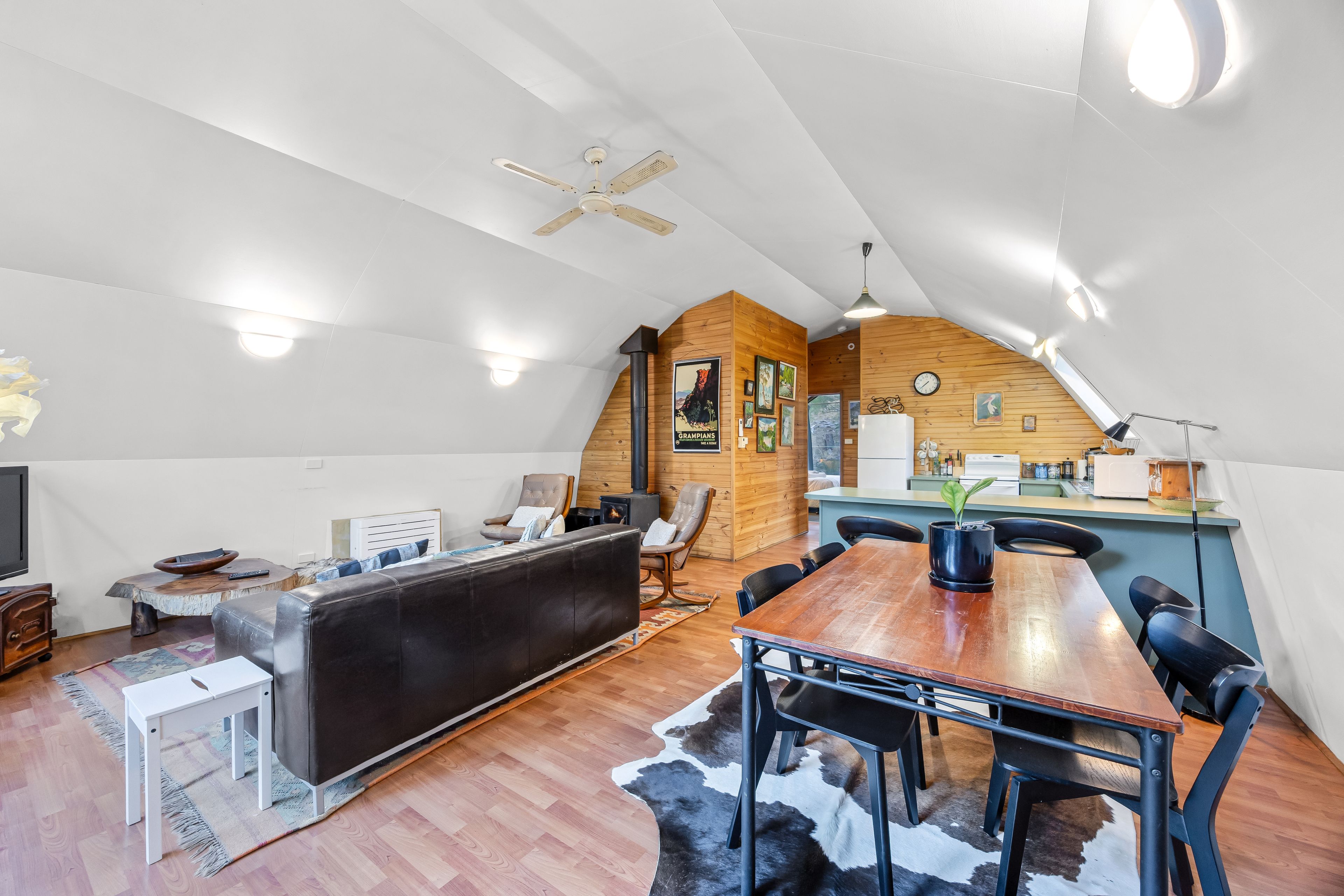 24 High Road, Halls Gap, VIC 3381