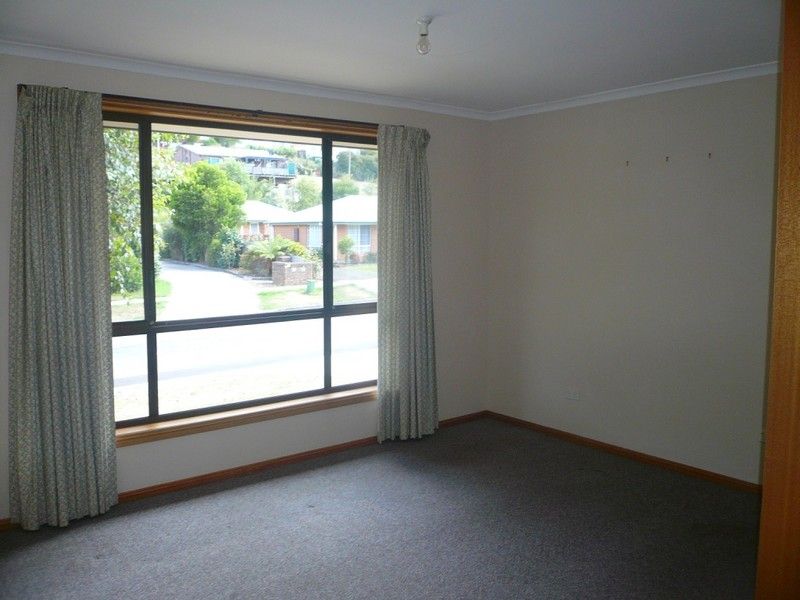 2/38-40 Parklands Parade — photo 5 of 7