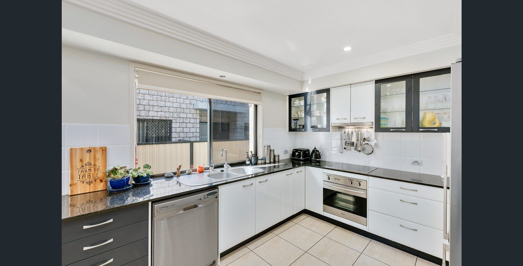 1A/11 Broadwater Street, Runaway Bay, QLD 4216