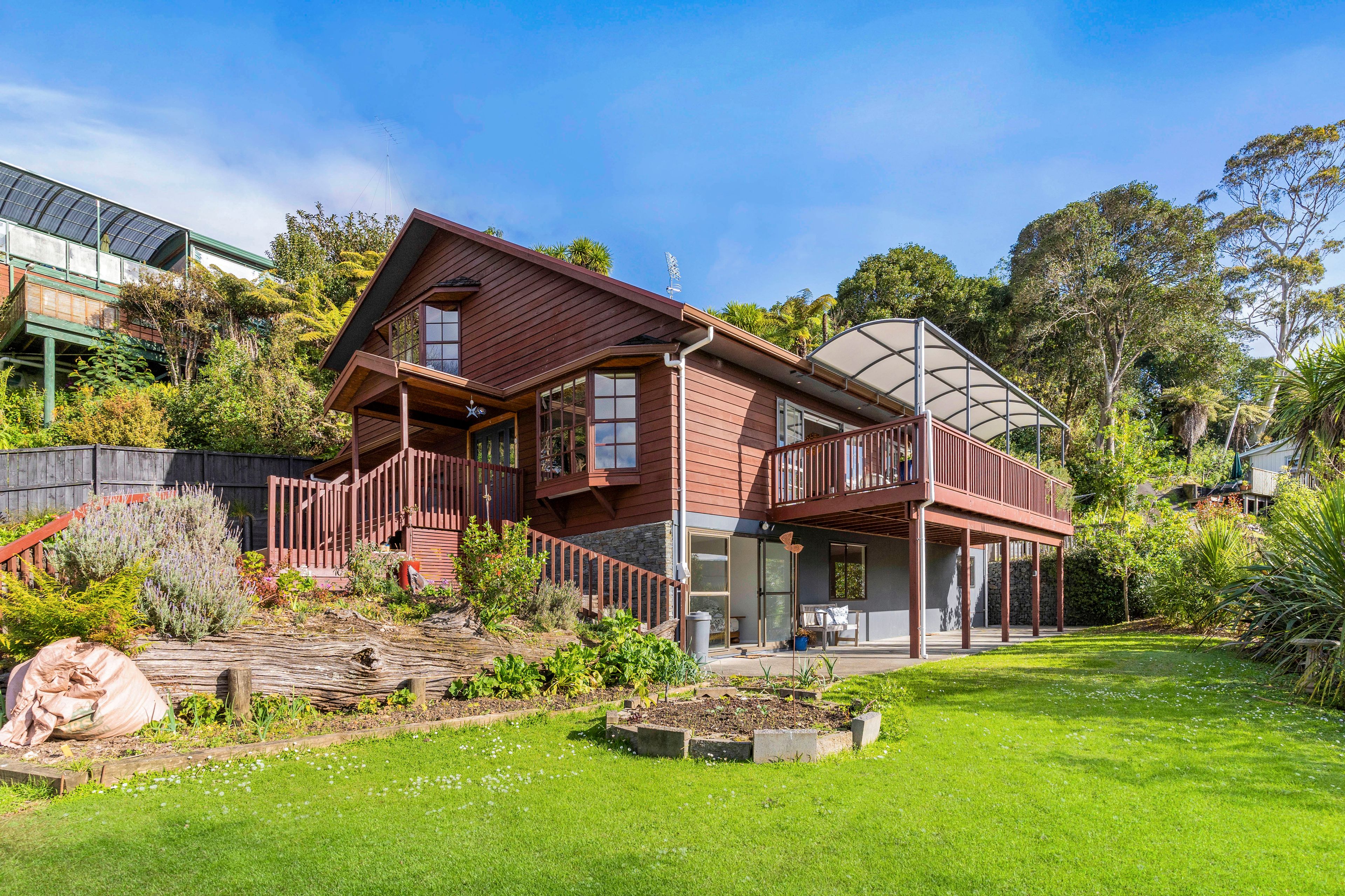 25 Browns Bay Road, Browns Bay, North Shore City 0630 Sold House