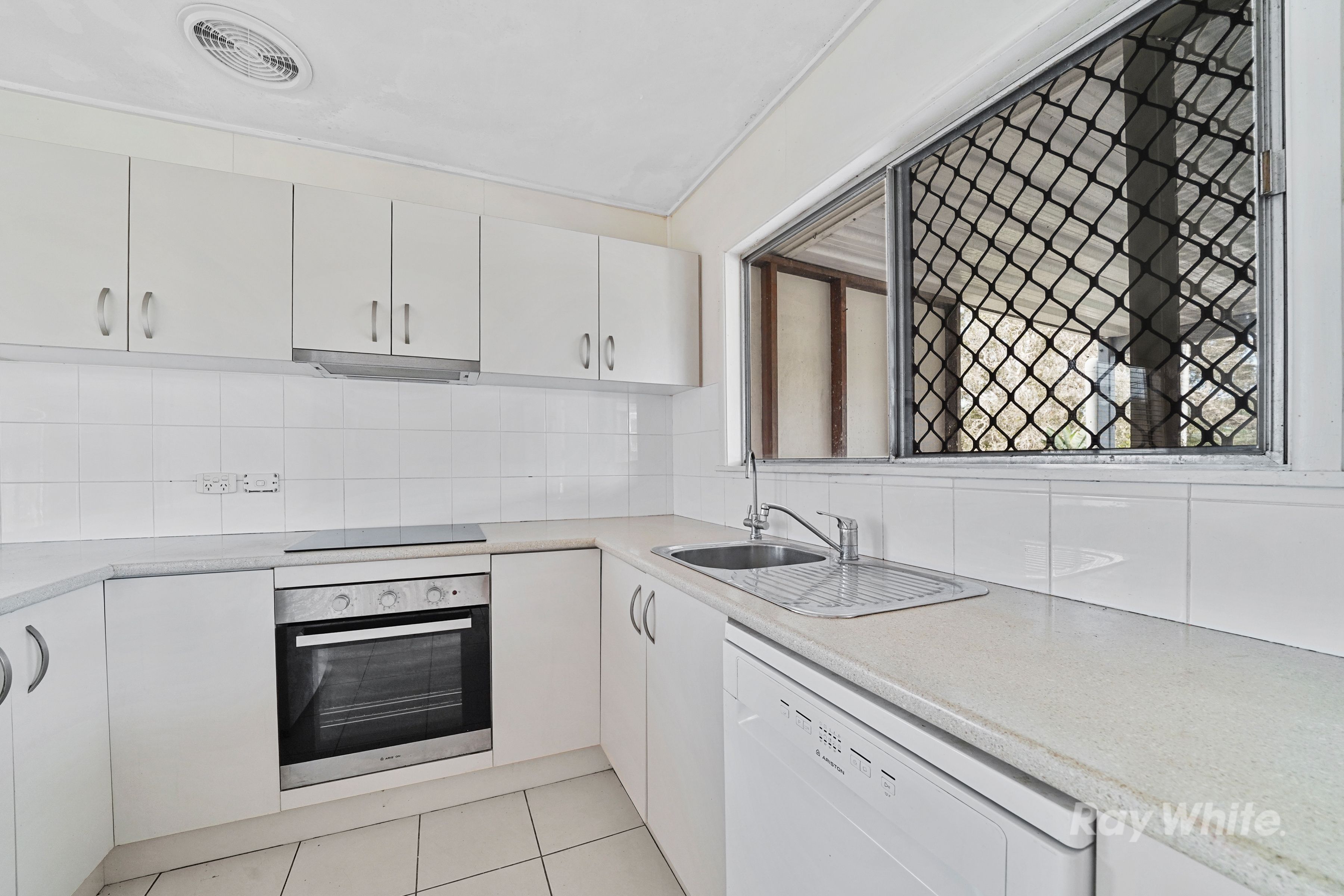 13 Sylvia Street — photo 4 of 14