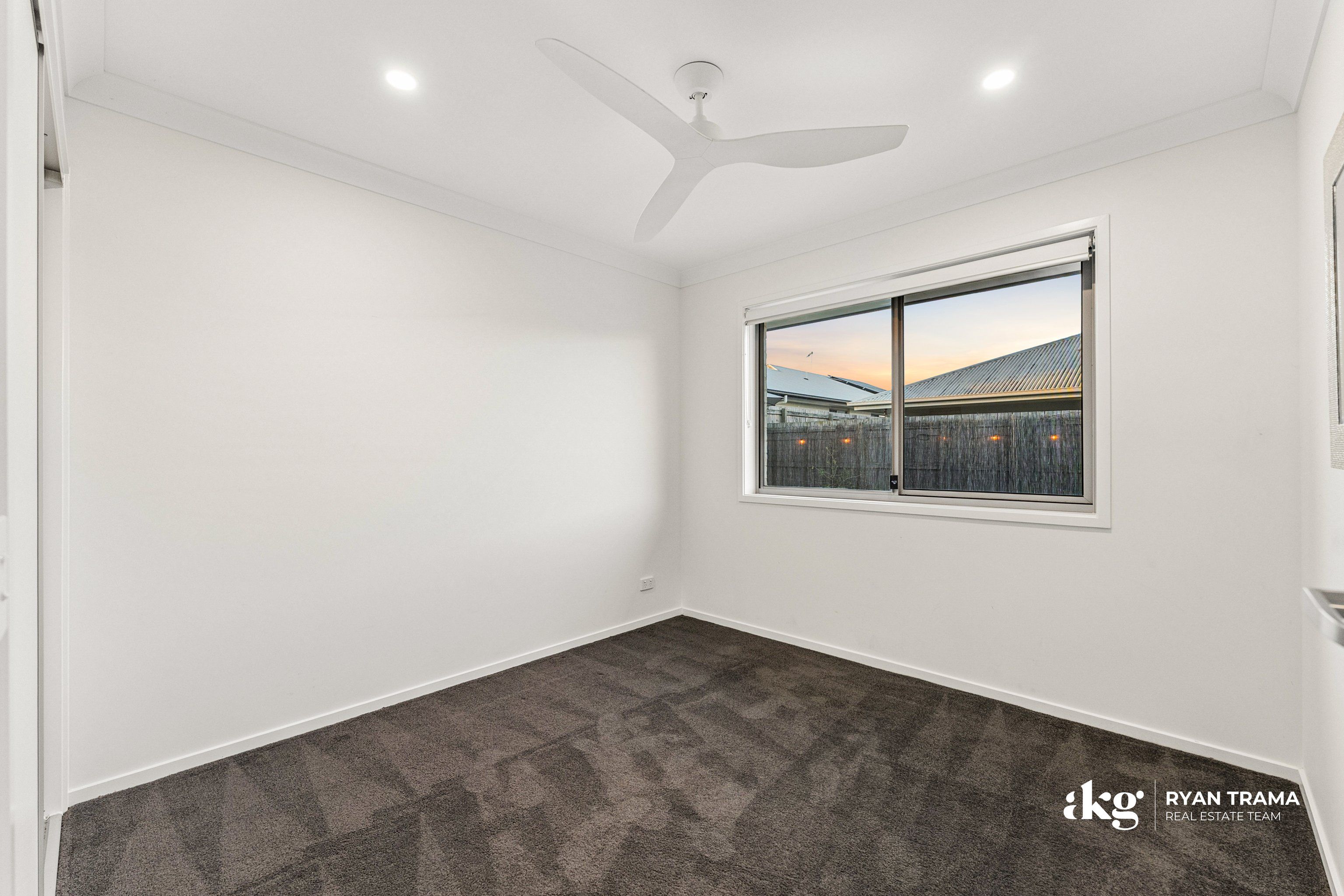 4 Hinkler Way — photo 22 of 30