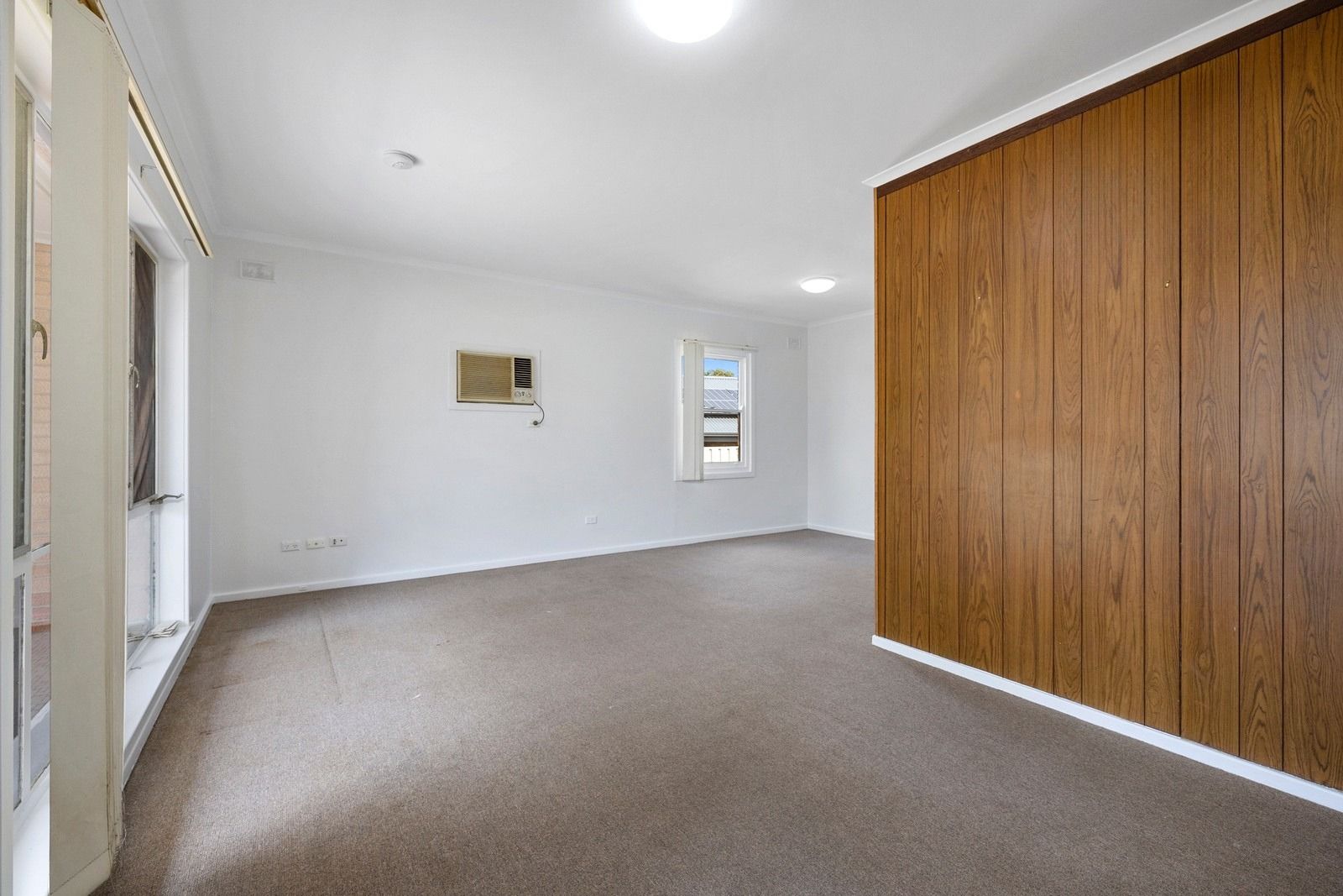 69 Davis Avenue — photo 3 of 13