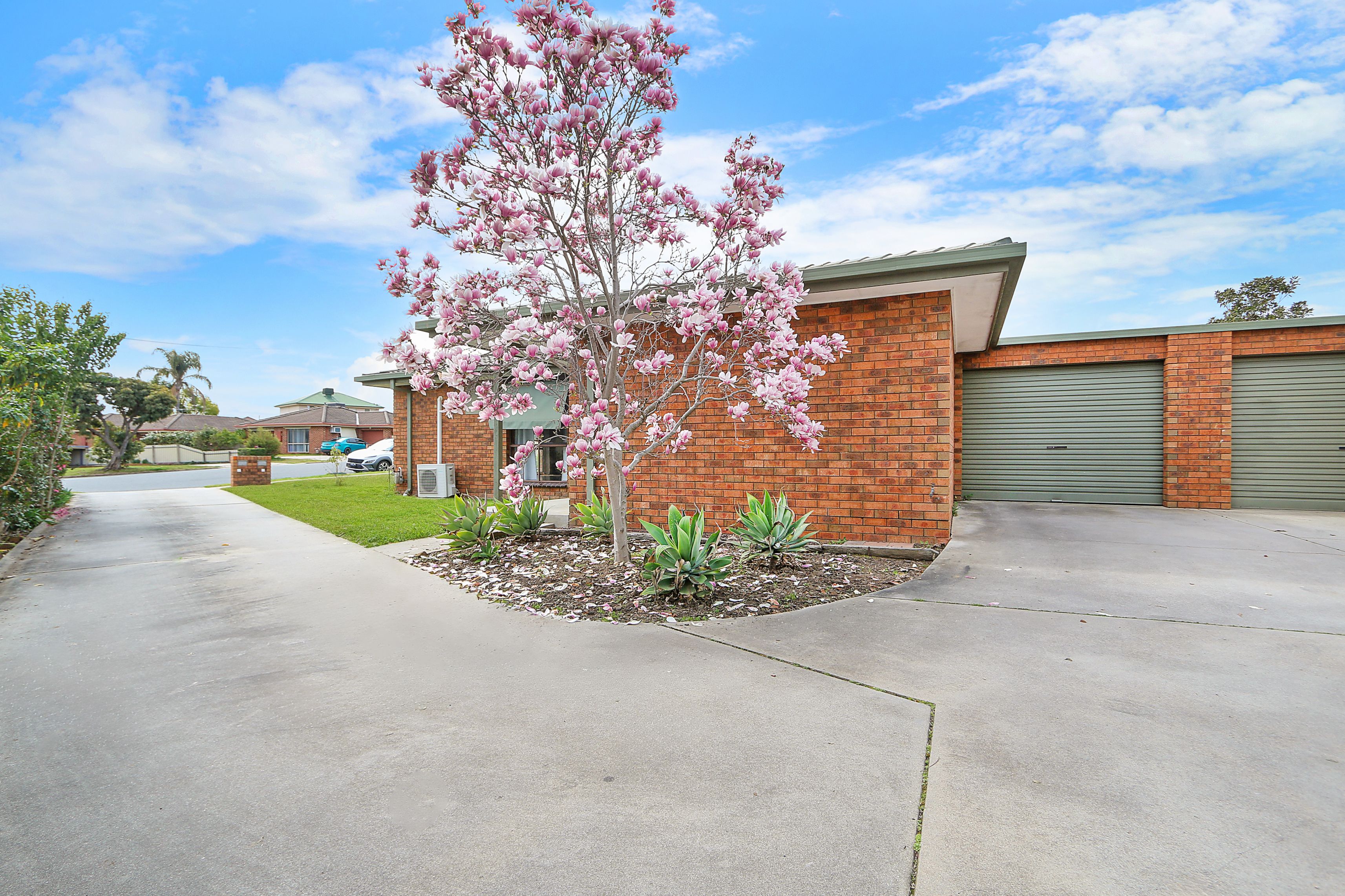 1/2 Rosanna Court, West Wodonga, VIC 3690