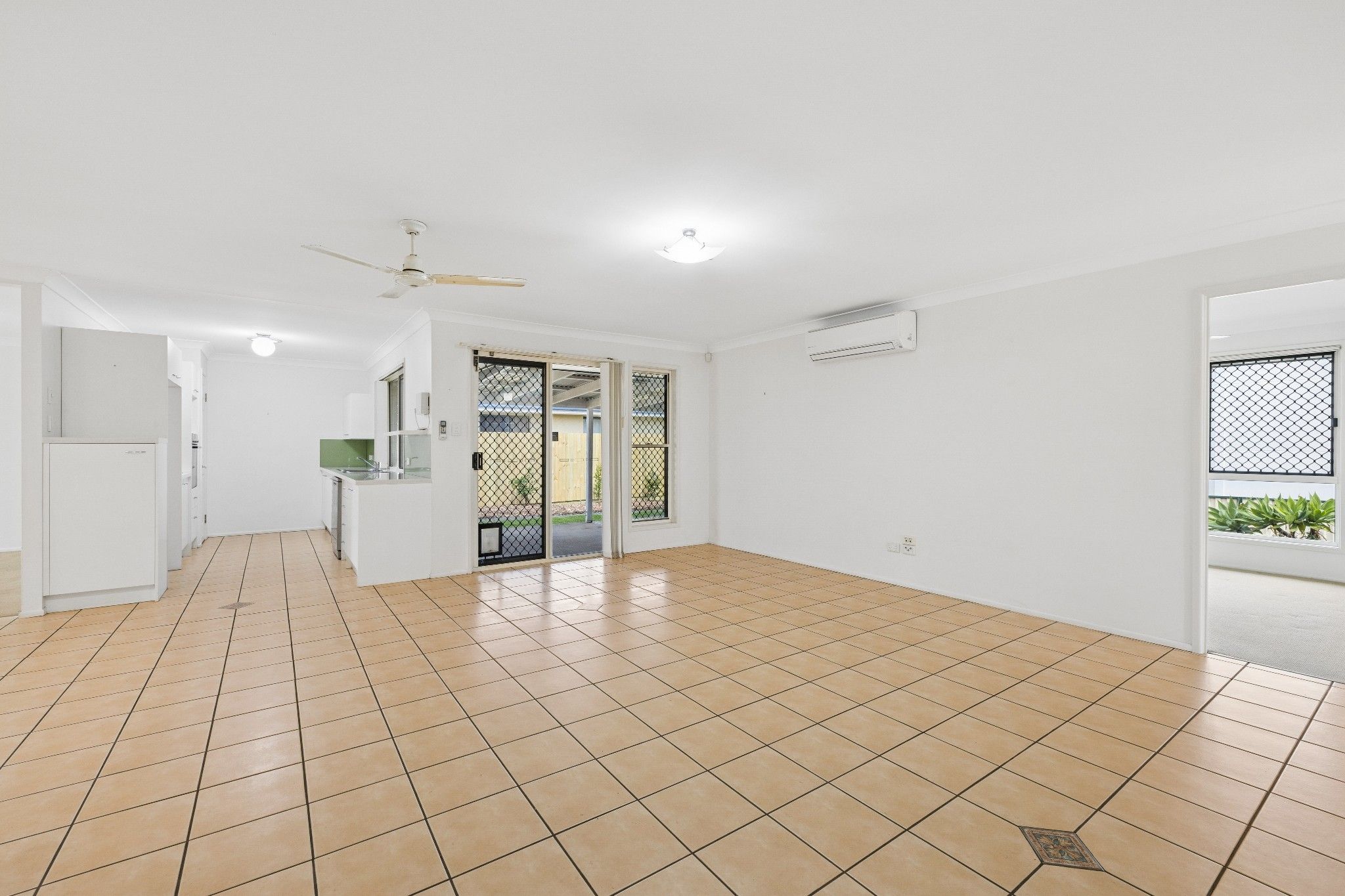 27 Calista Crescent — photo 5 of 19