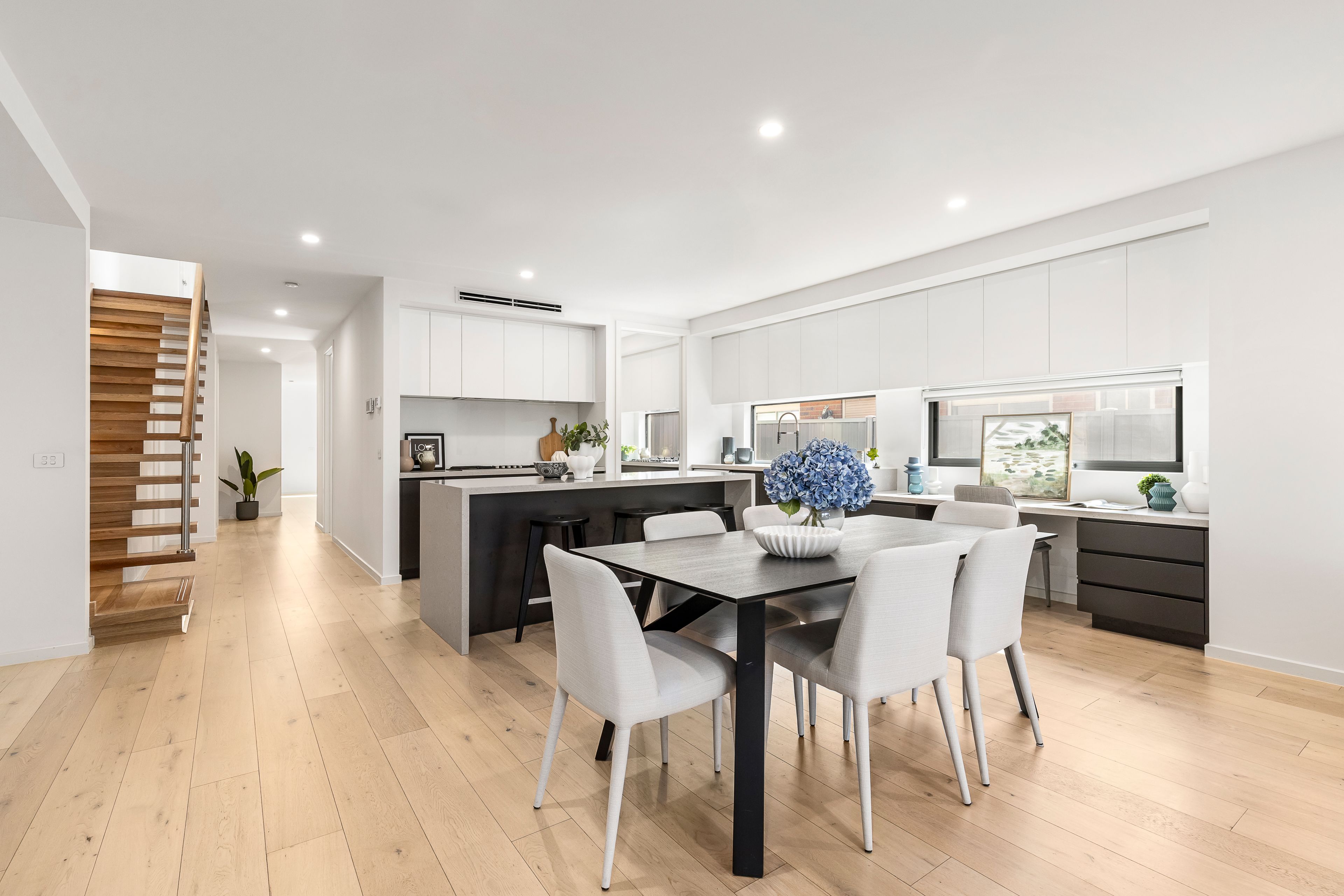 13 Woodlands Grove — photo 4 of 10