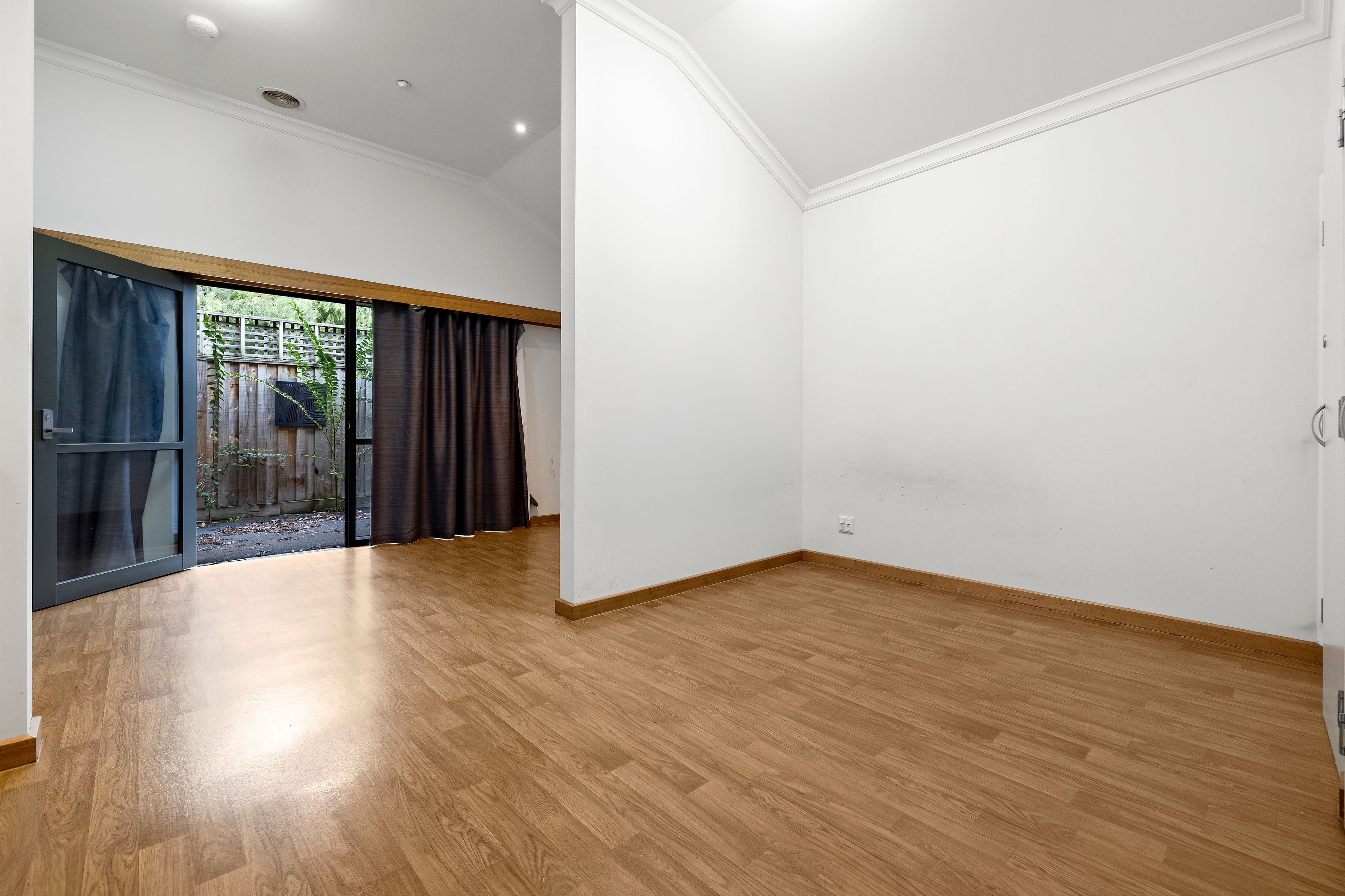 2-4 Willison Street — photo 7 of 20