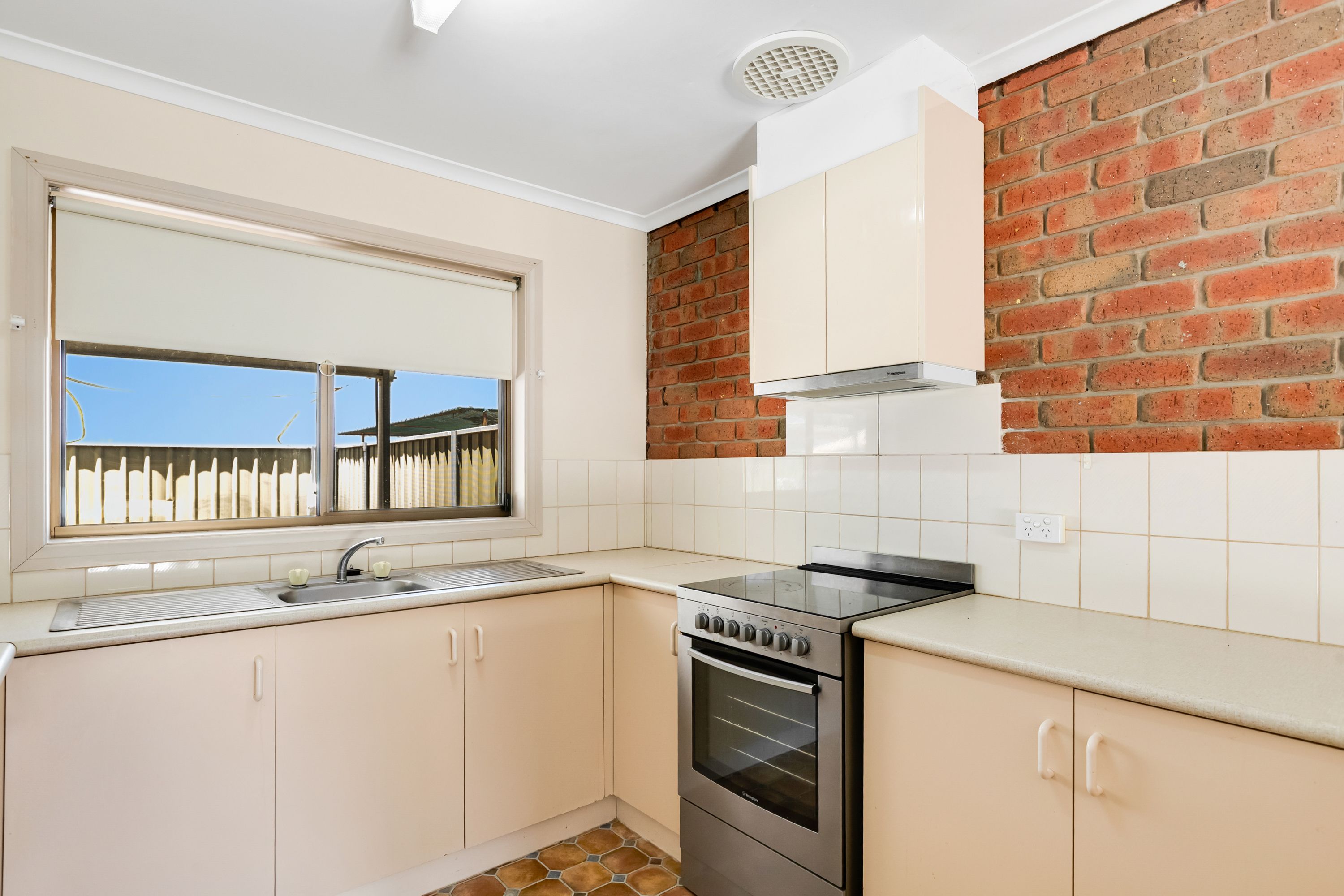 2/226-228 Adams Street — photo 5 of 15