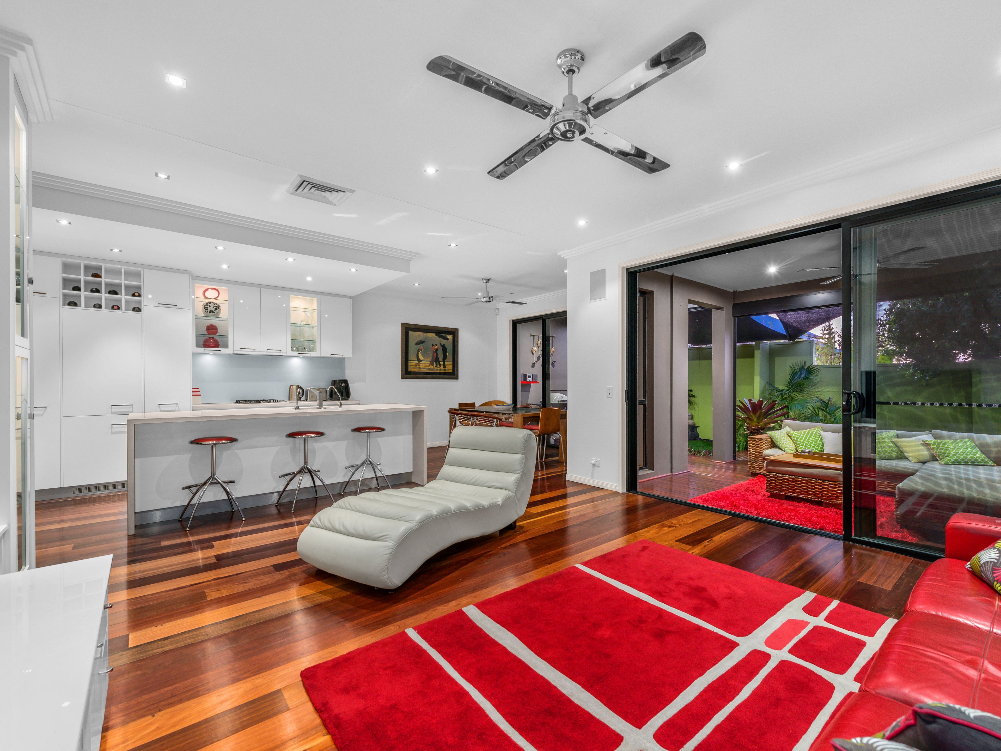 52 Pine Street, Bulimba QLD 4171
