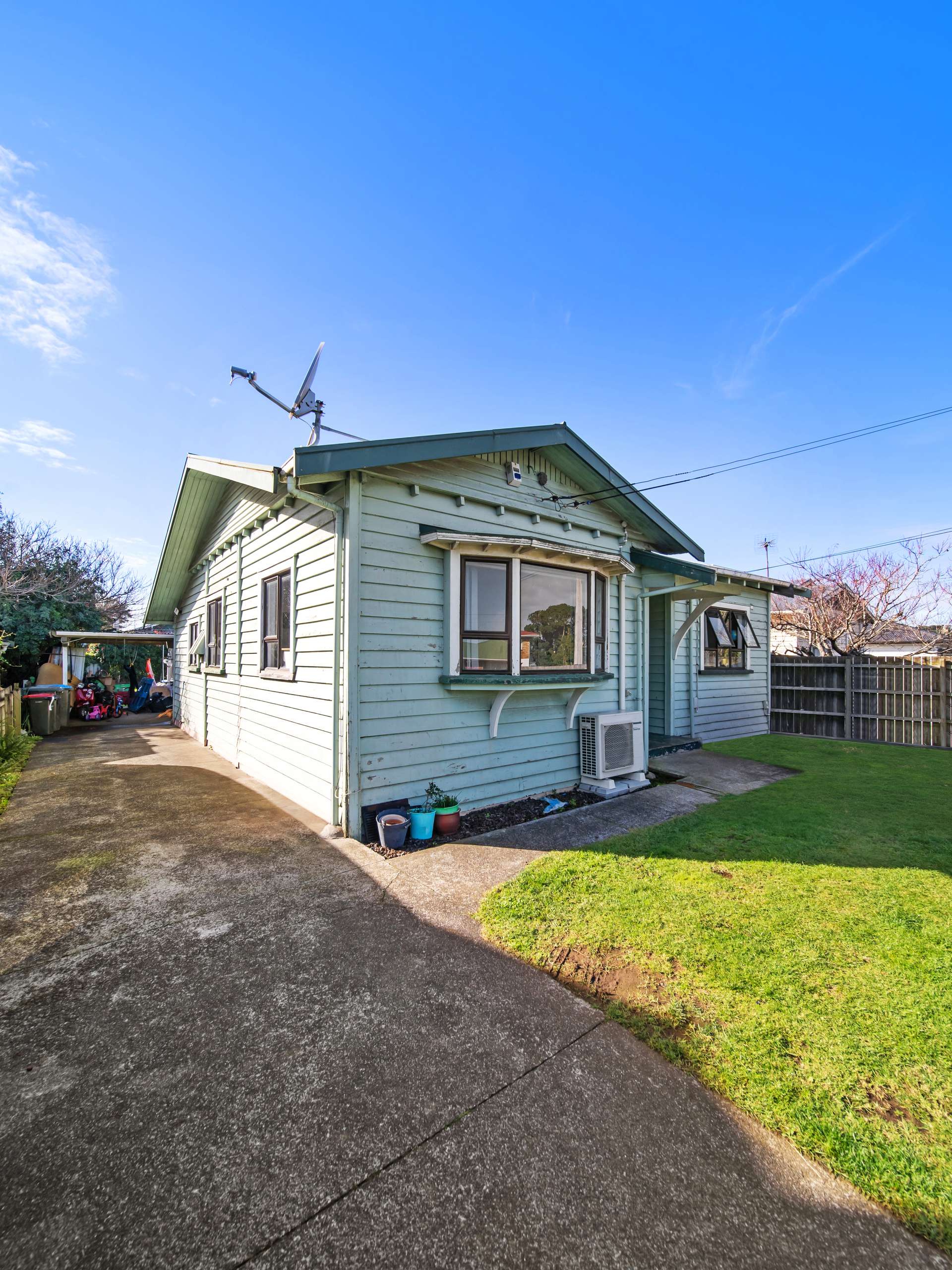 8 Nikau Road photo 1