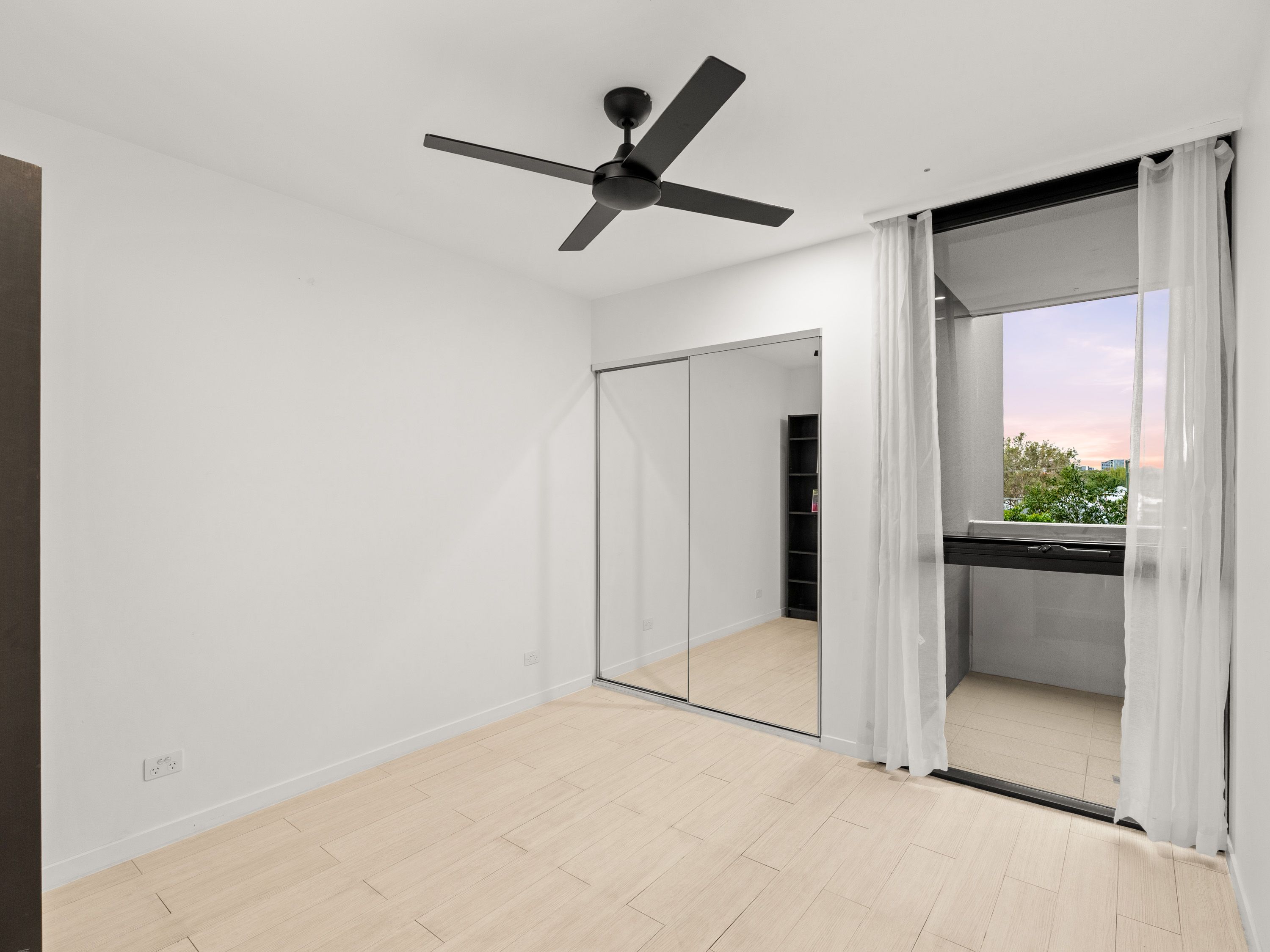 208/19 Deshon Street — photo 8 of 28
