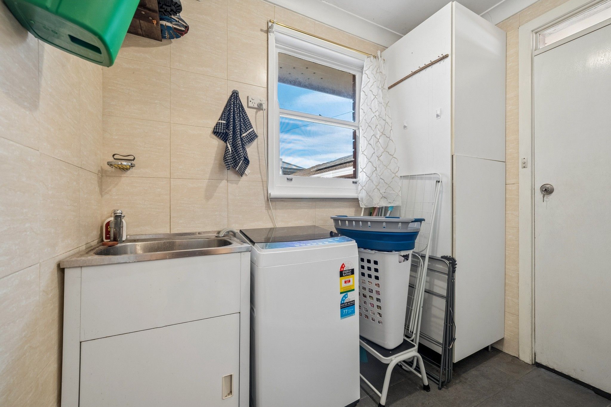 45 Fullerton Crescent — photo 9 of 26