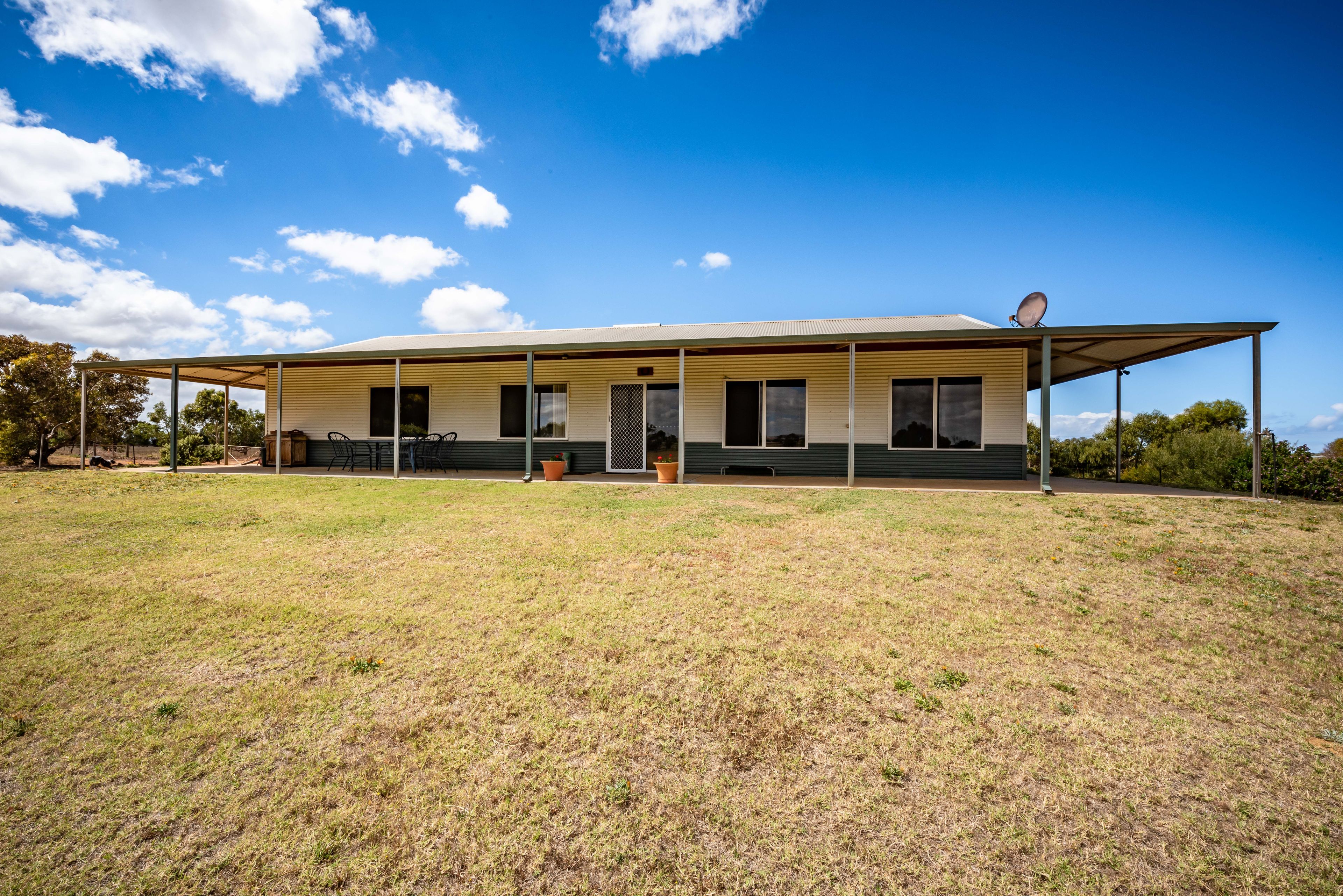 4 Meadow Lane, Walkaway, WA 6528