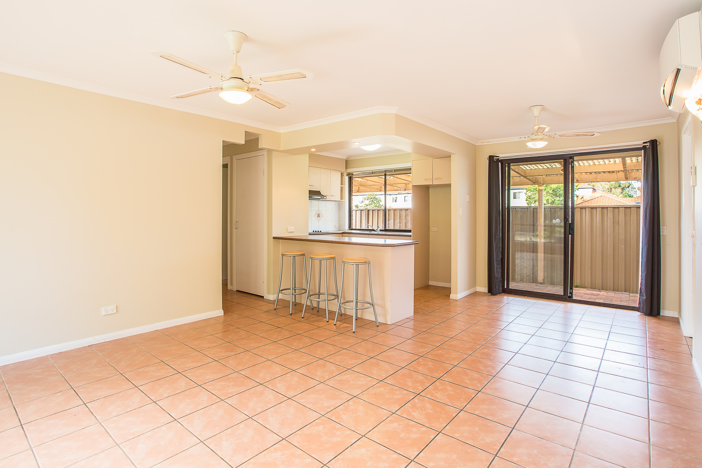 8/191 Government Road, Labrador, QLD 4215
