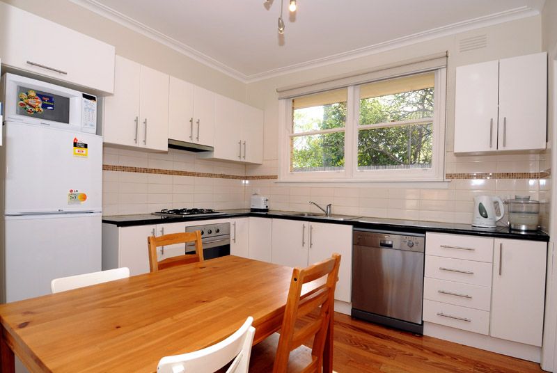 1/2 Elizabeth Crescent, Carnegie, VIC 3163