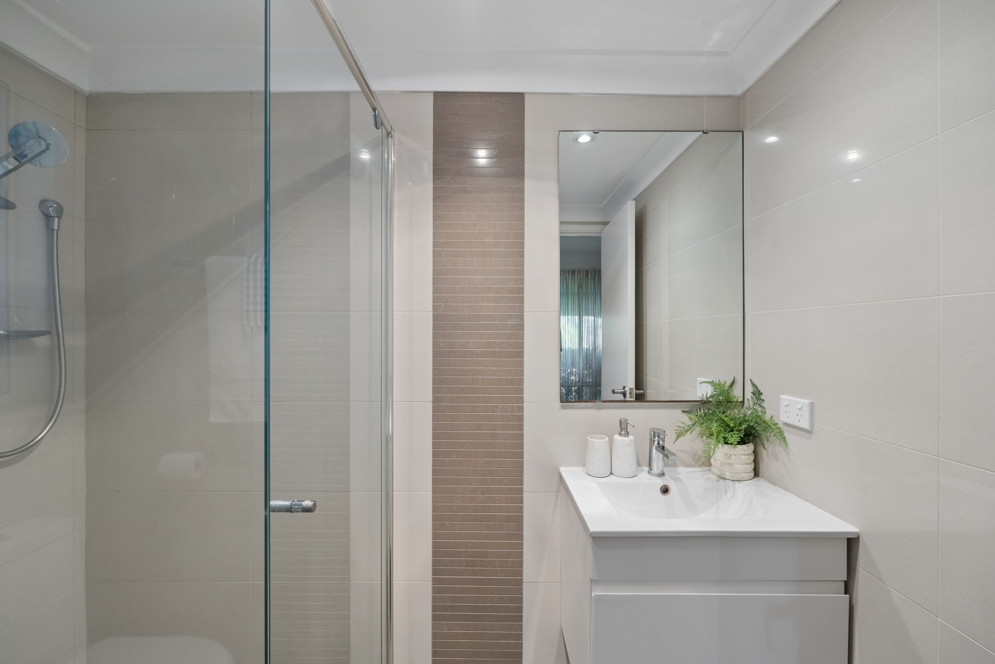 395 Vincent Street West — photo 13 of 23