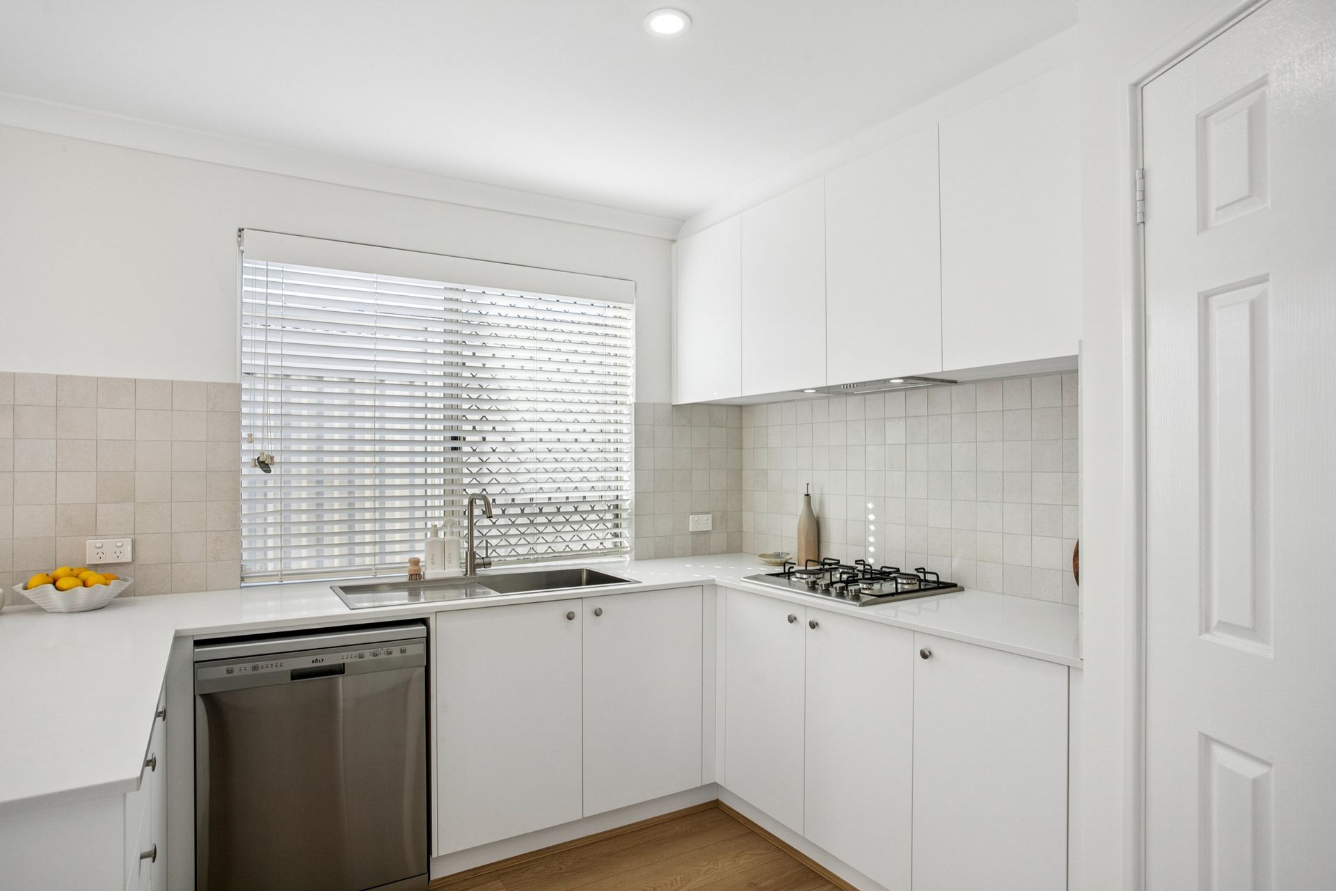 2/13 Langley Crescent — photo 10 of 30