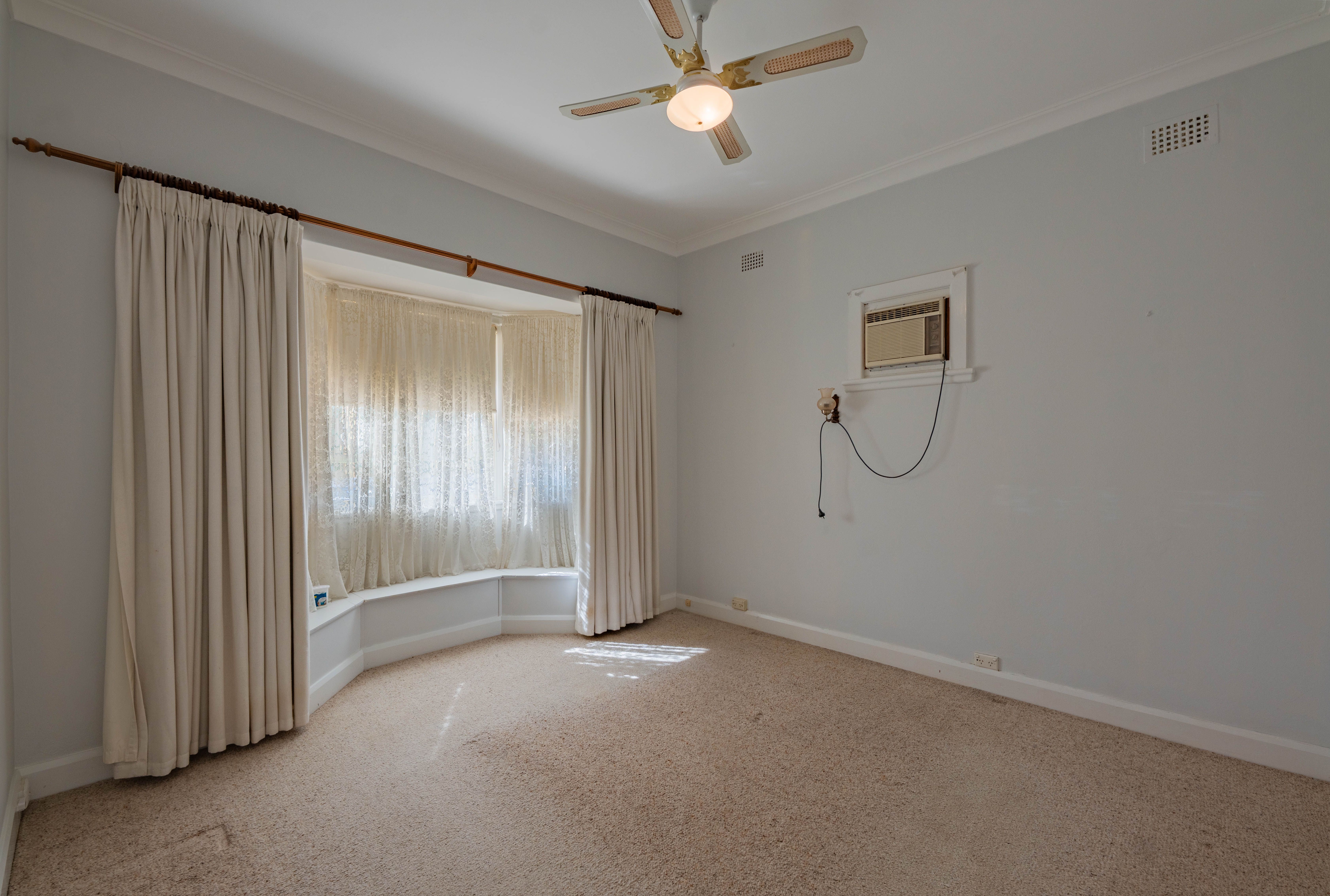 40 Kurrajong Street — photo 11 of 25