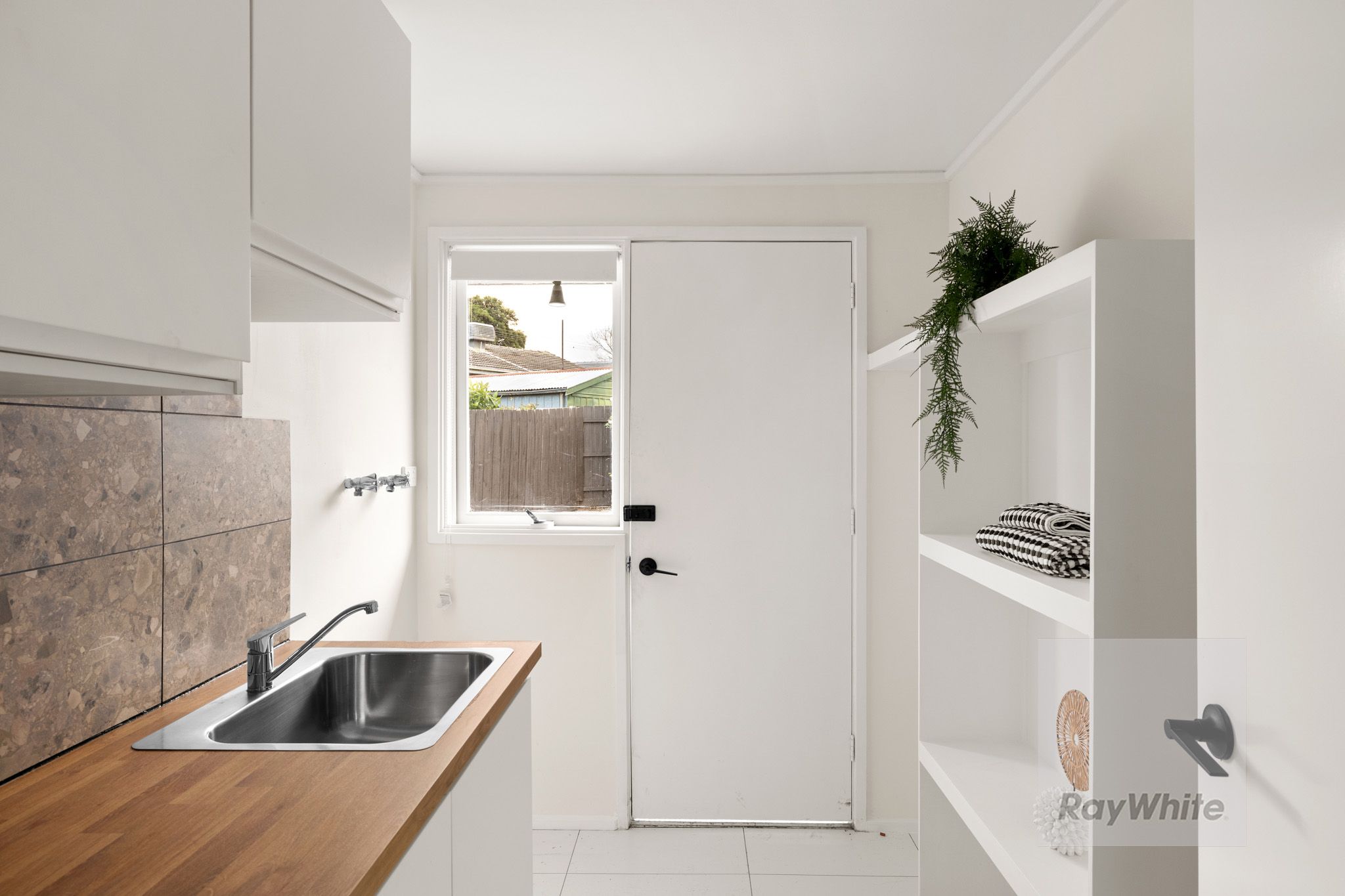 5 Moreton Crescent — photo 13 of 15