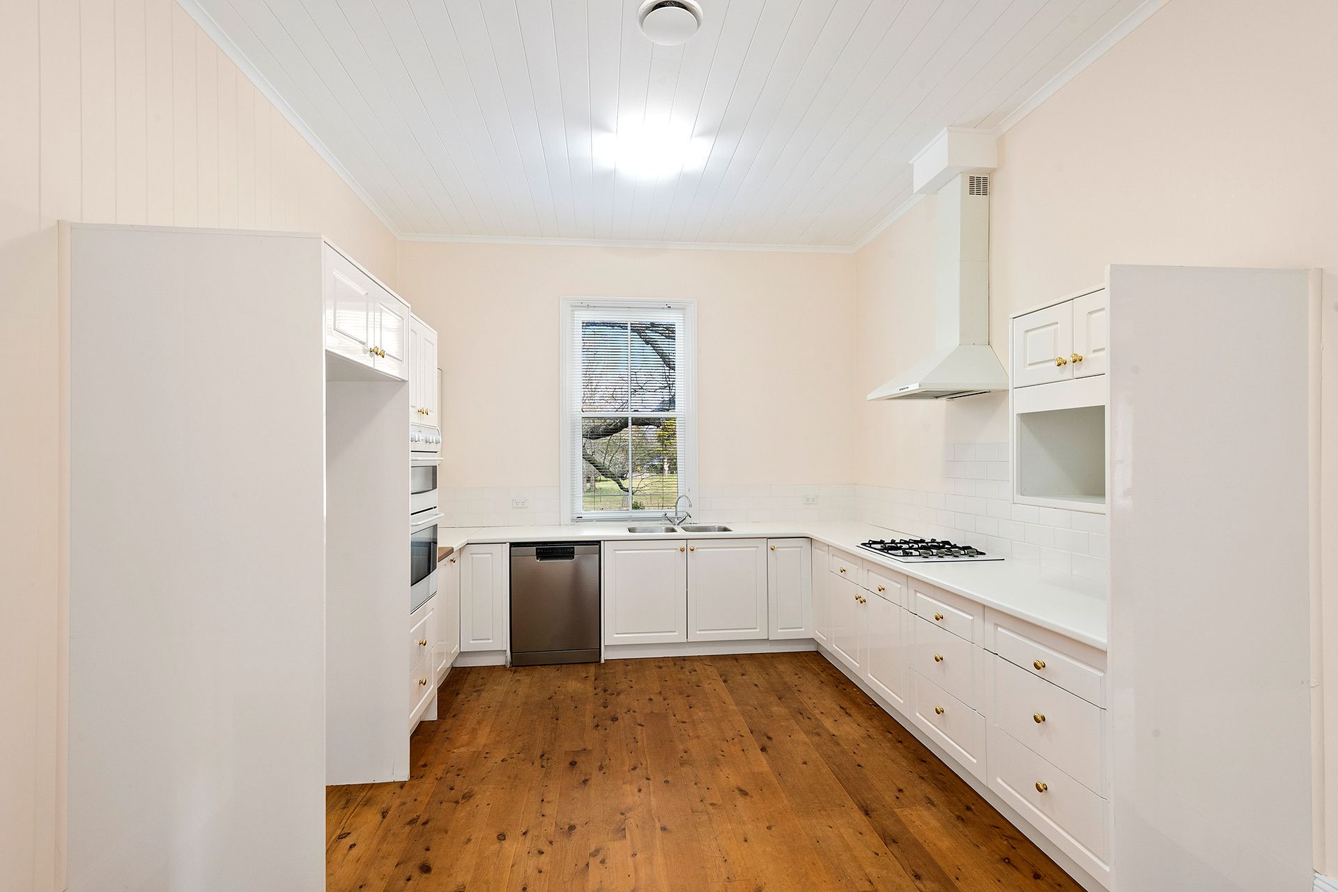 21 Exeter Road — photo 4 of 10