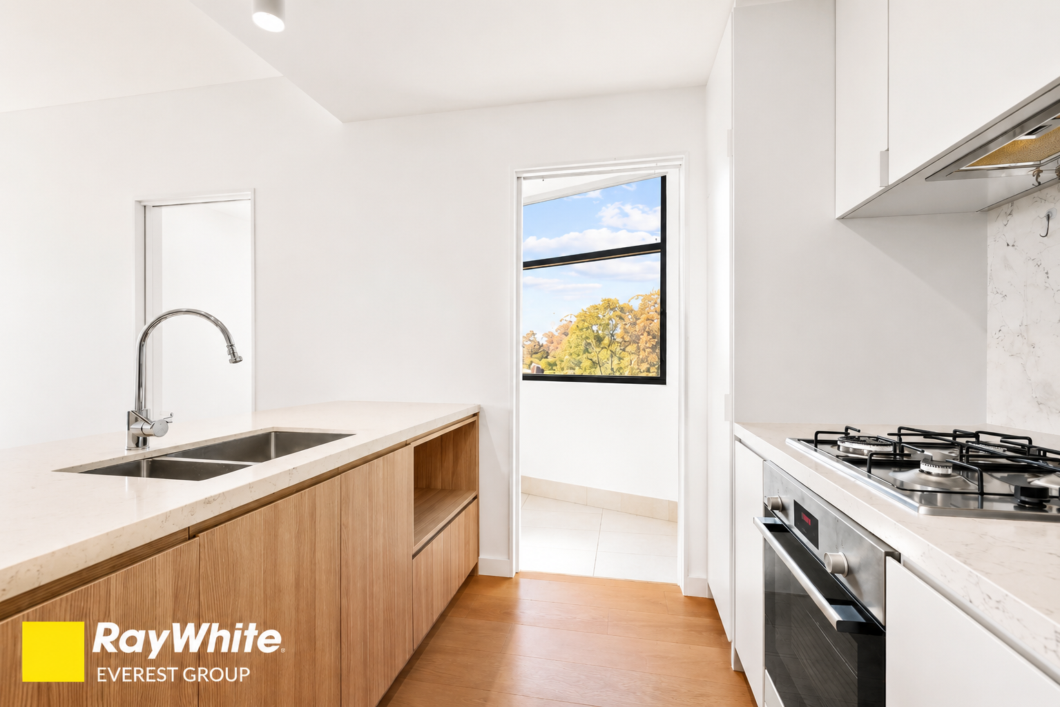 319/1B Vangelis Street — photo 3 of 19
