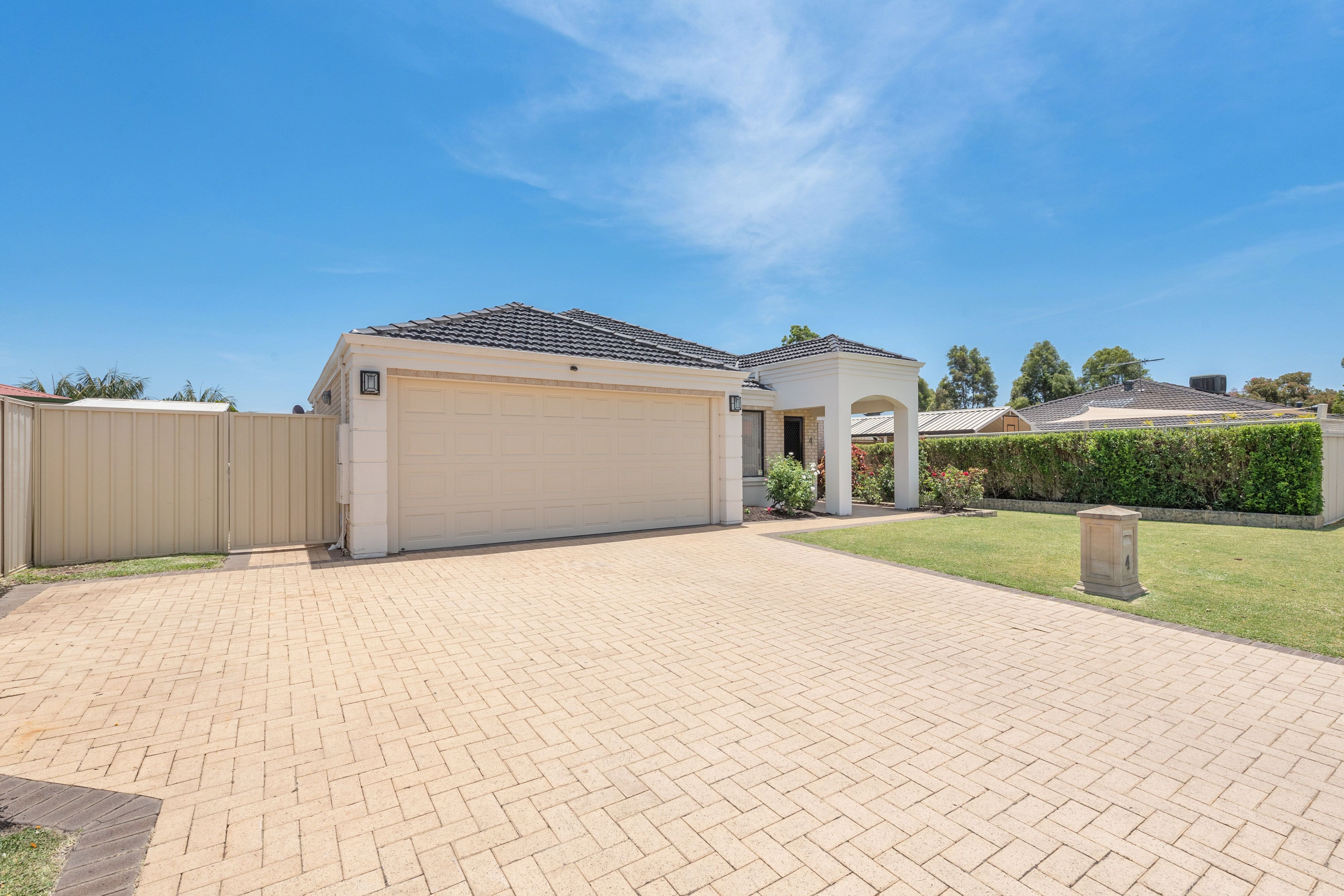4 Clarafield Meander, Tapping, WA 6065