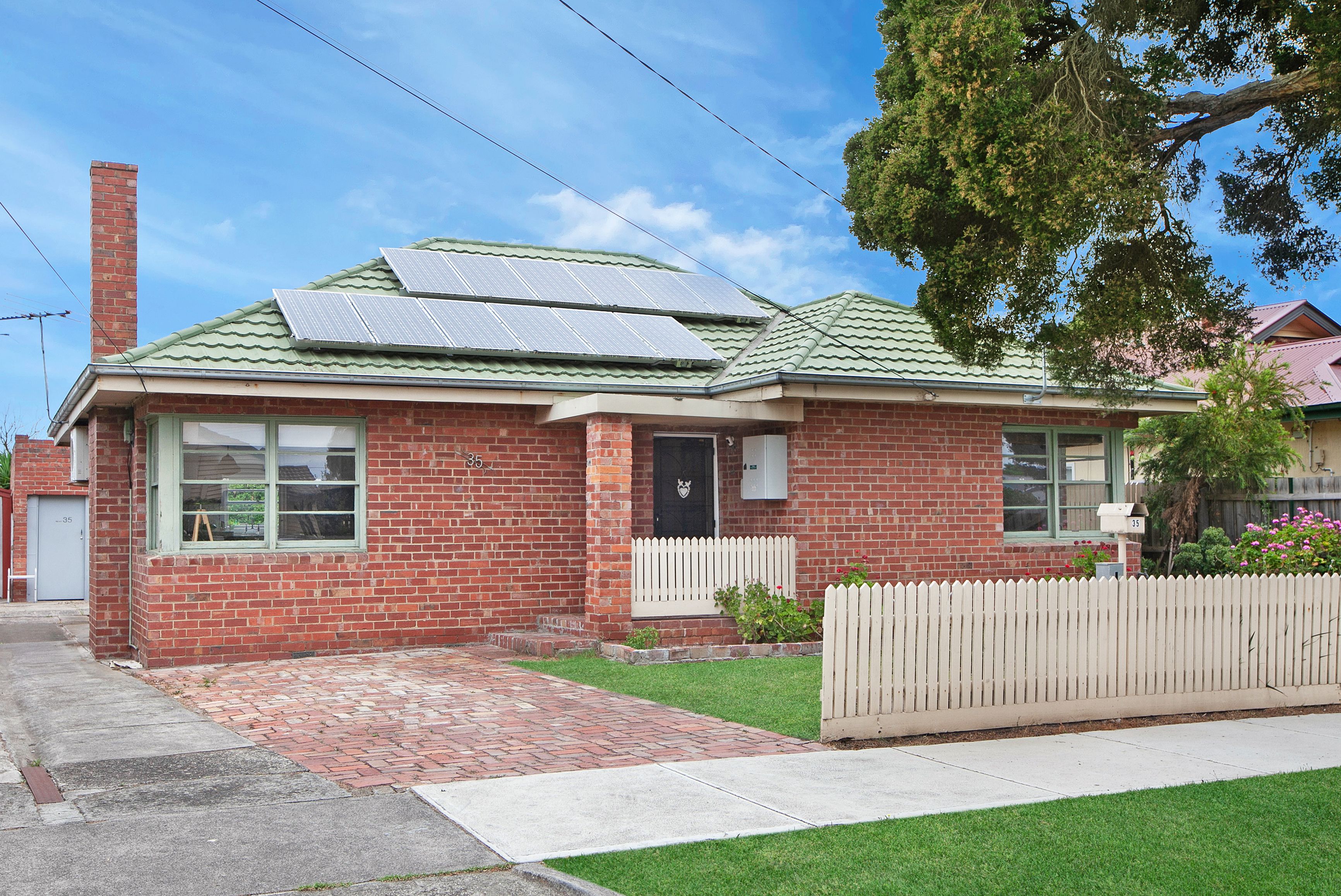 35 Lloyd Avenue, Reservoir VIC 3073