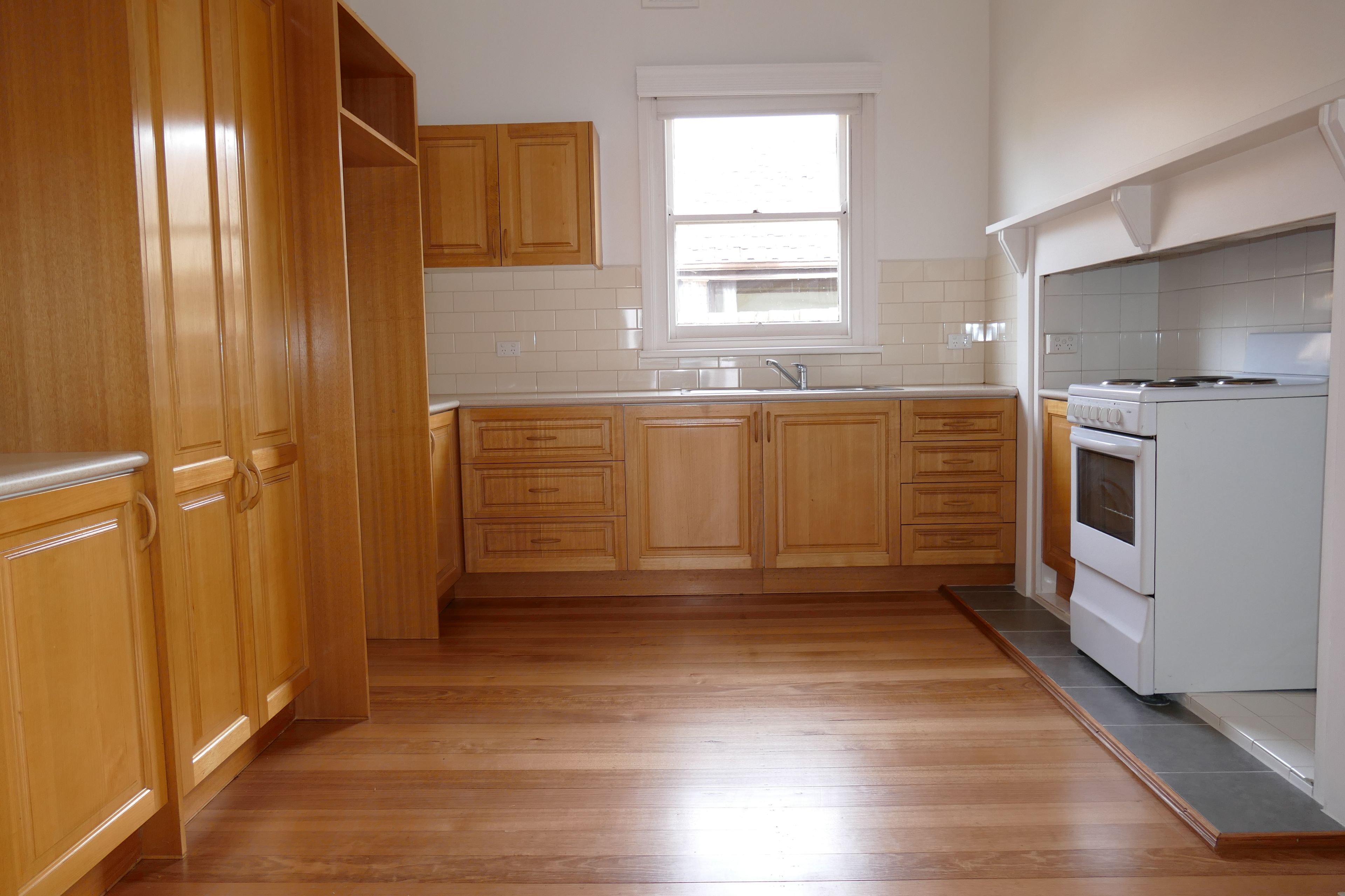 15 Crewe Road, Hughesdale, VIC 3166