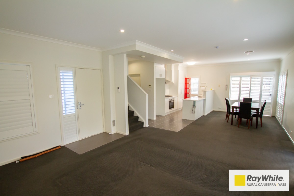 2/11 Dickins Street, Forde, ACT 2914