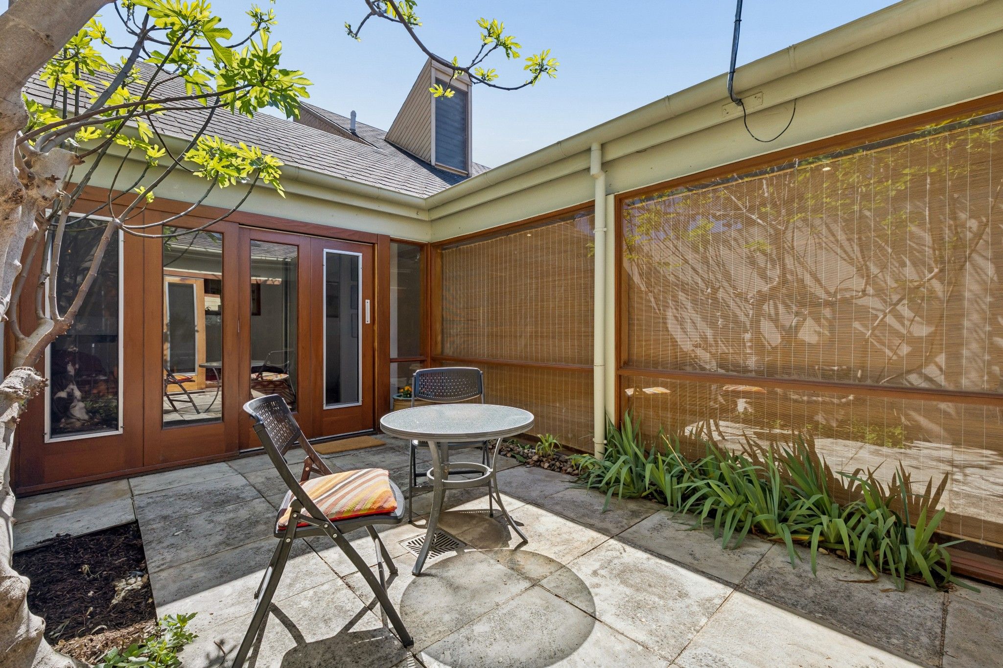 2 Mclaren Street — photo 22 of 25